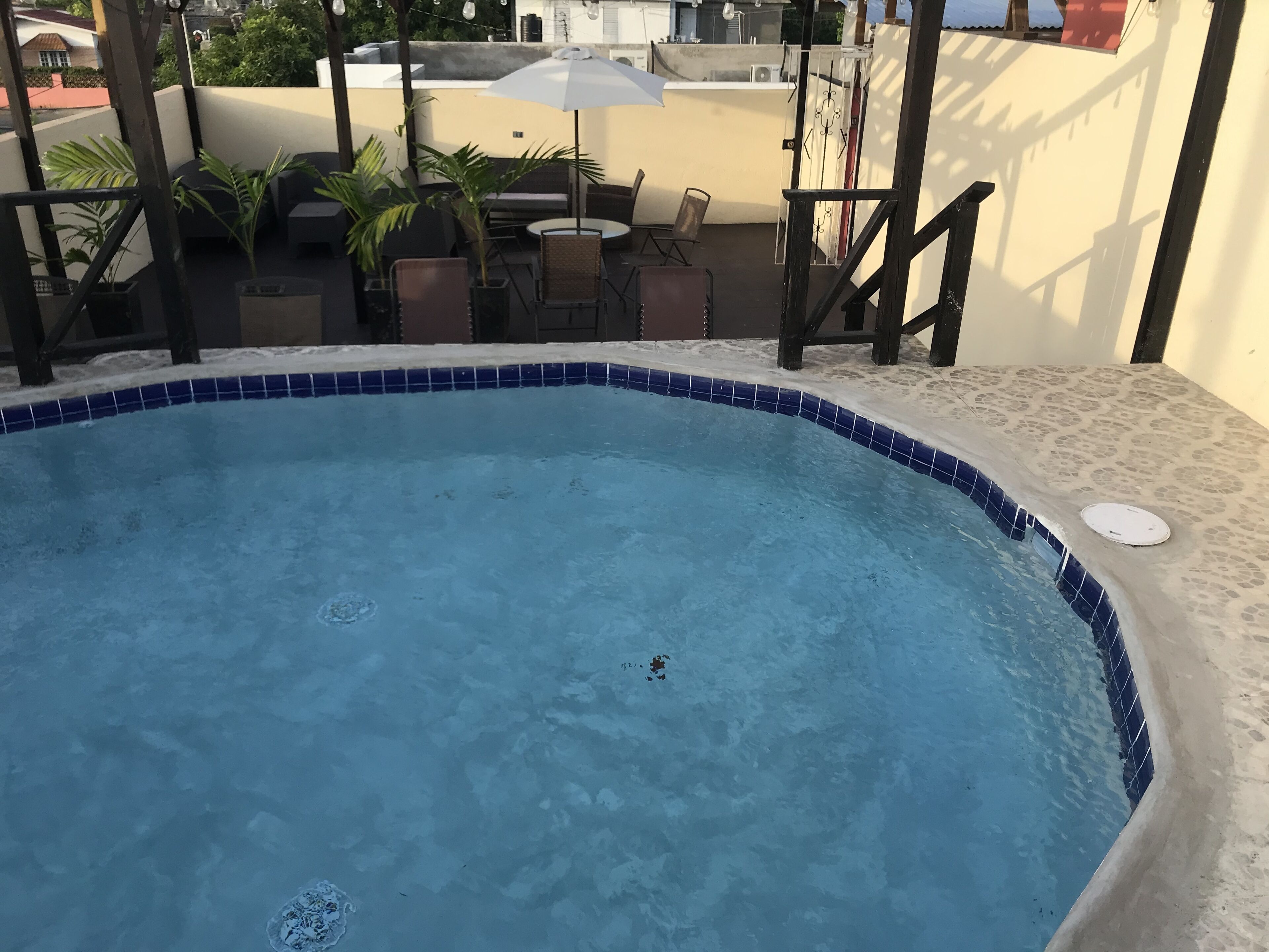 Cozy 1 Bedroom Apartment with Pool, AC, Hot Water, Cleaning E8