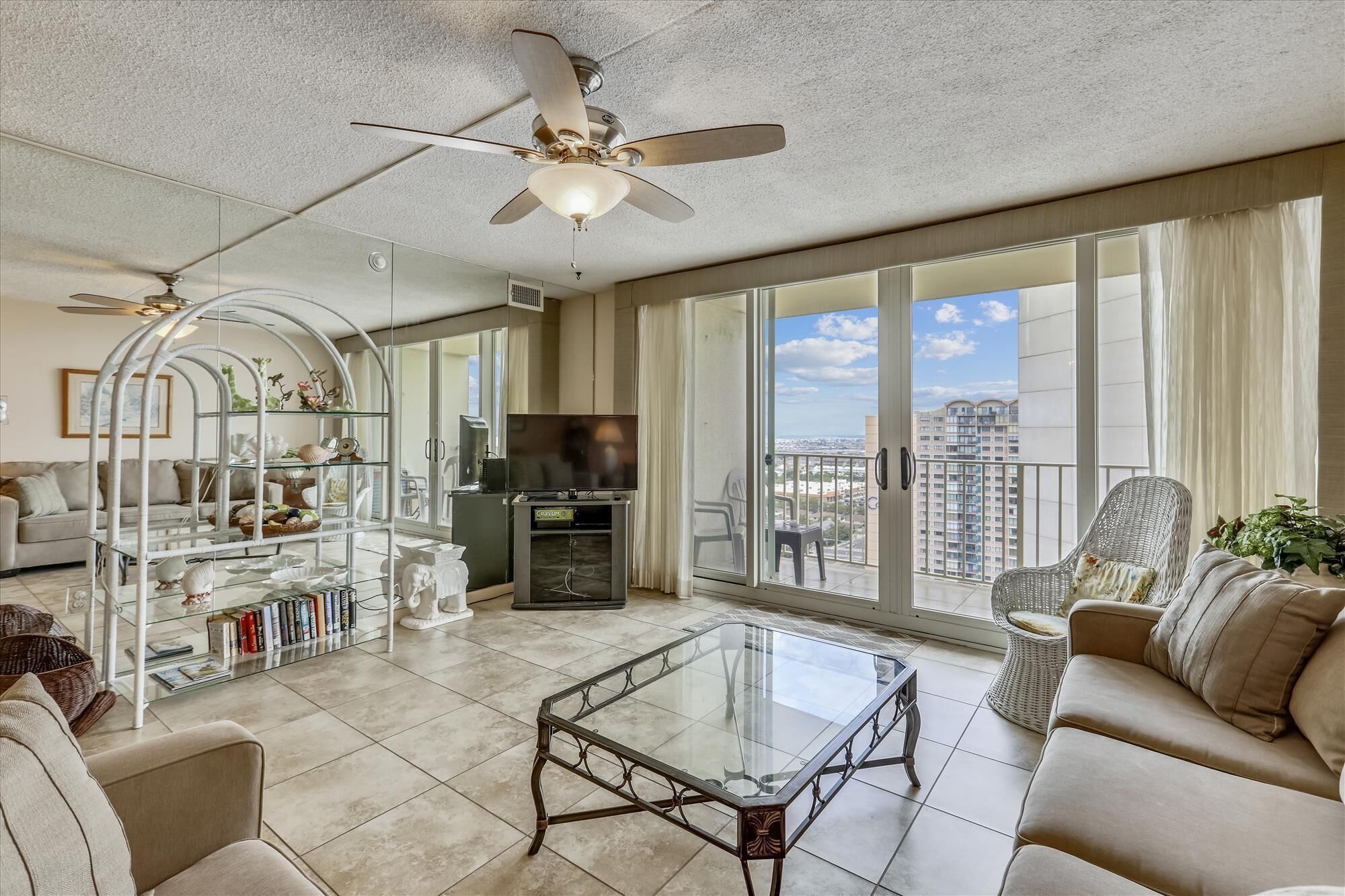 DAILY ACTIVITIES & LINENS INCLUDED*!  SUNDAY TO SUNDAY Beautiful bay and ocean views.