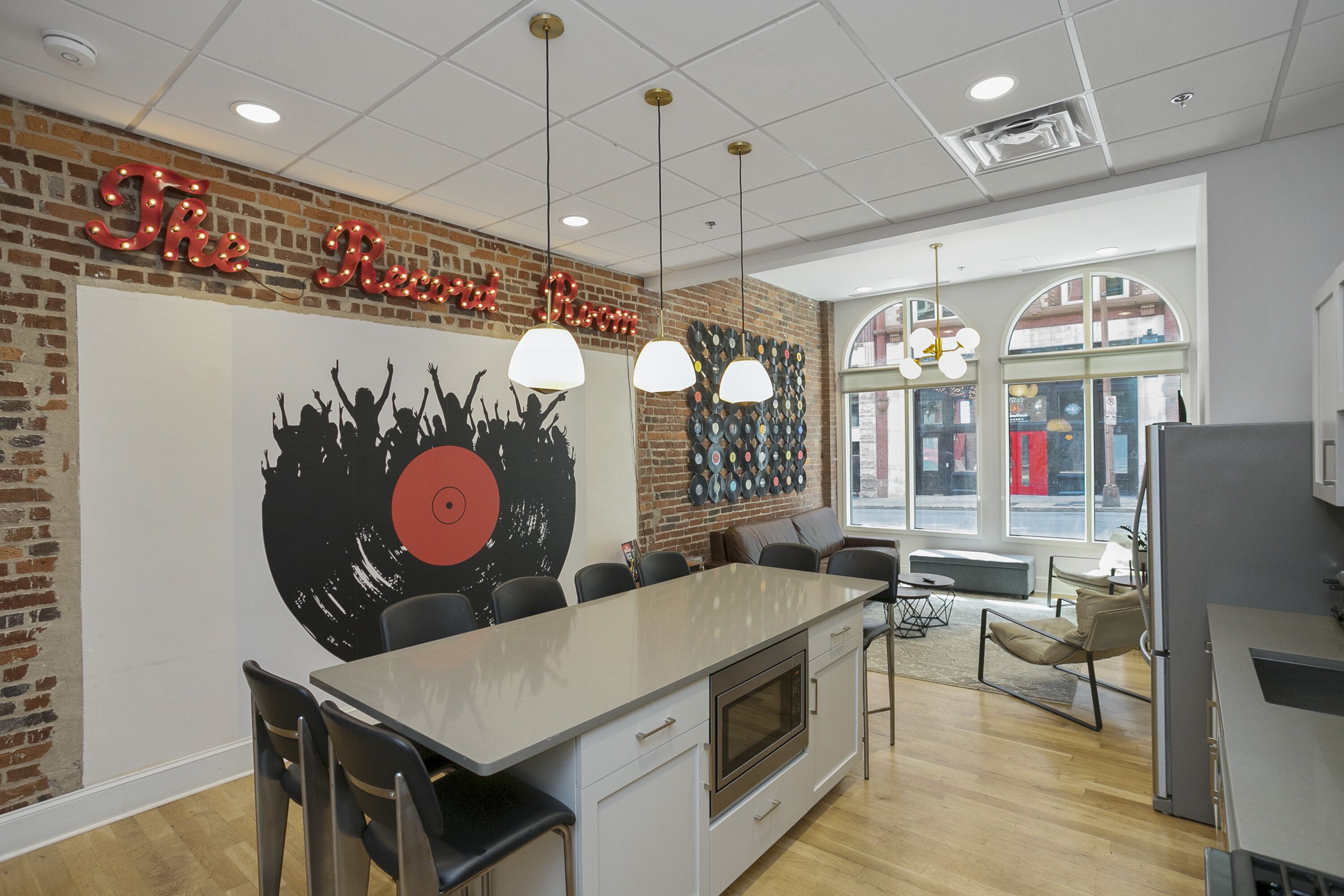 The Record Room - 2 Blocks to Broadway - Ultimate Luxury