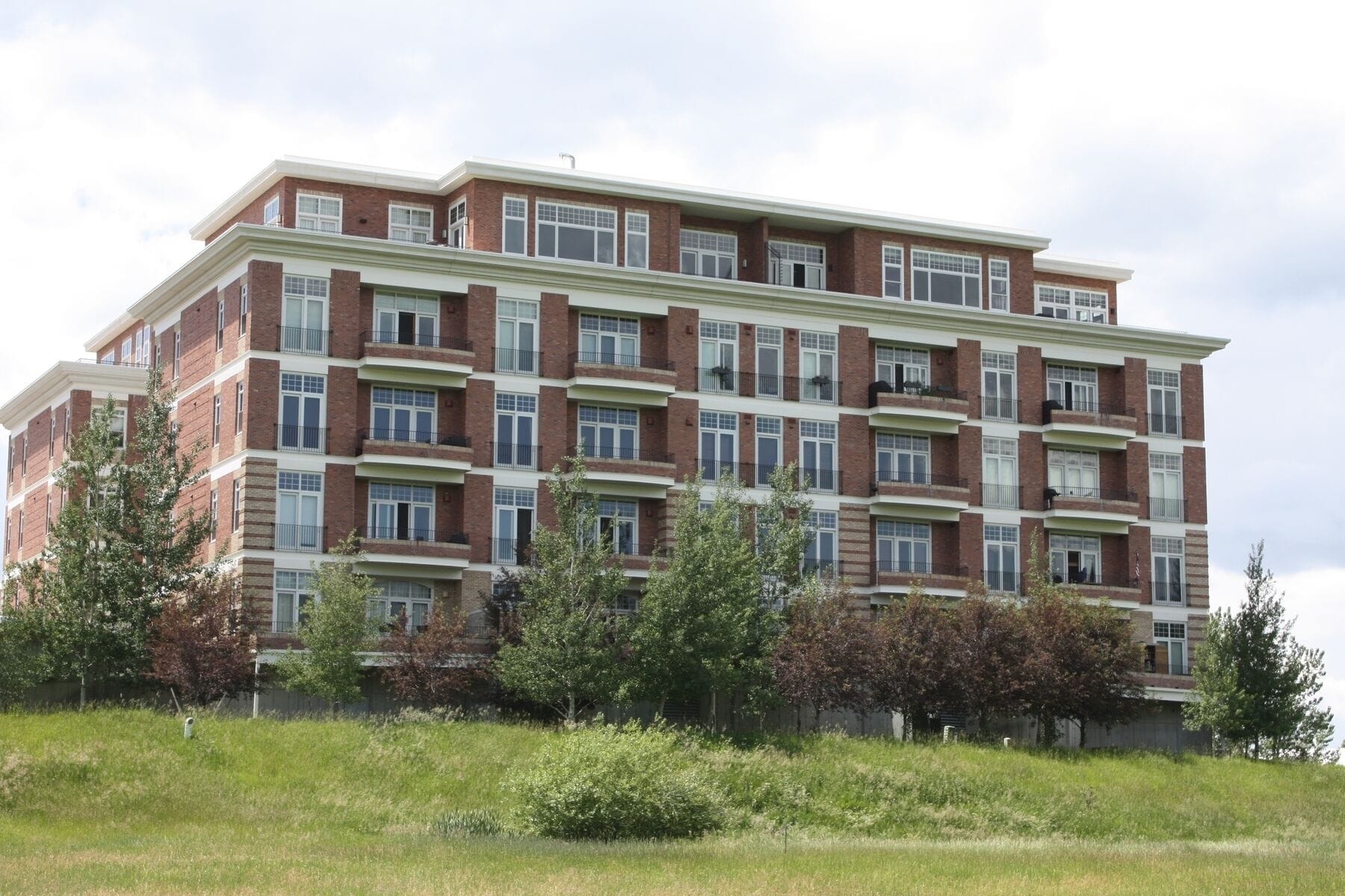 Bridger View Loft - New 30 day furnished rental near downtown!