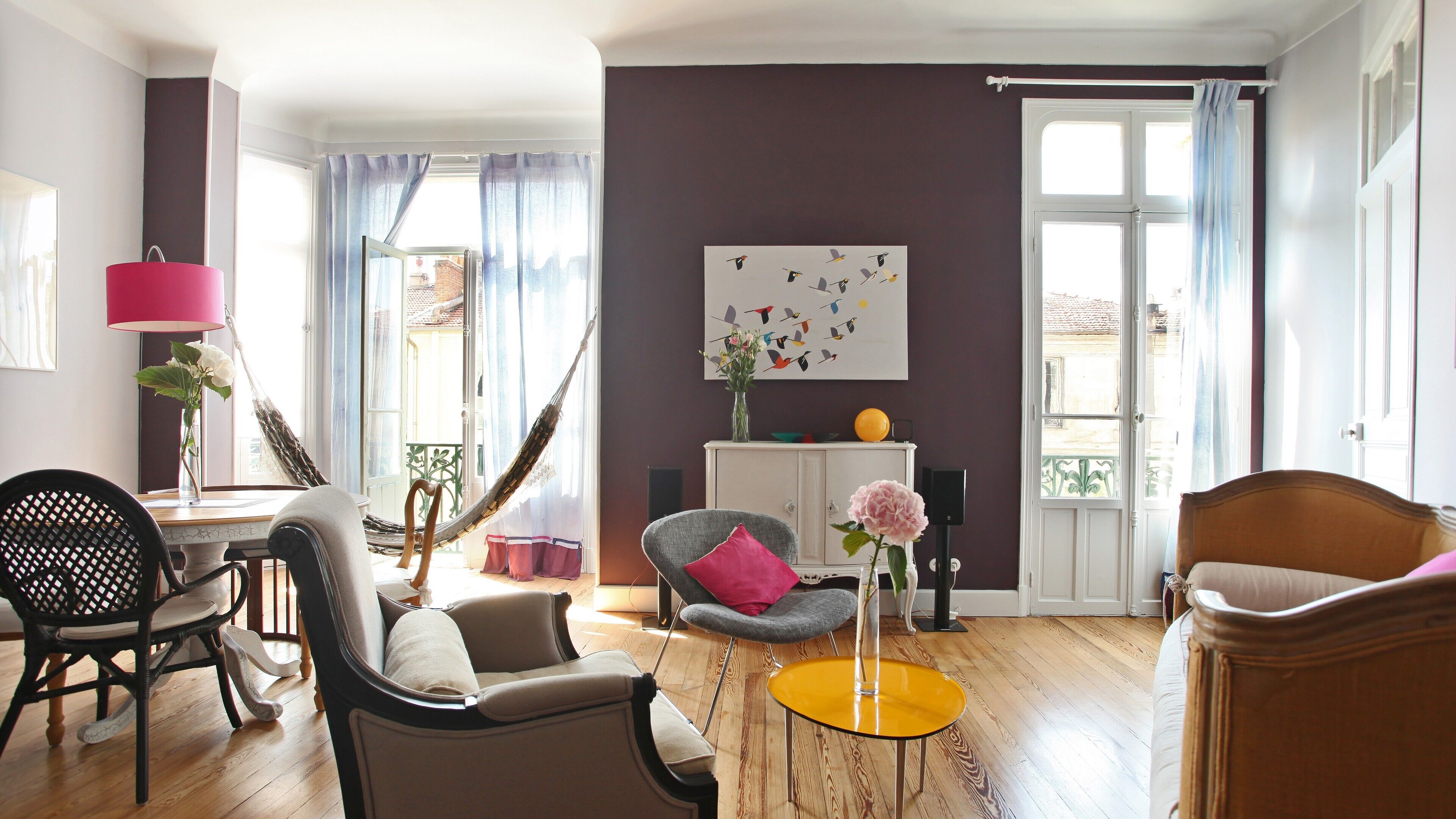 Old-fashioned charm revisited, bright and calm