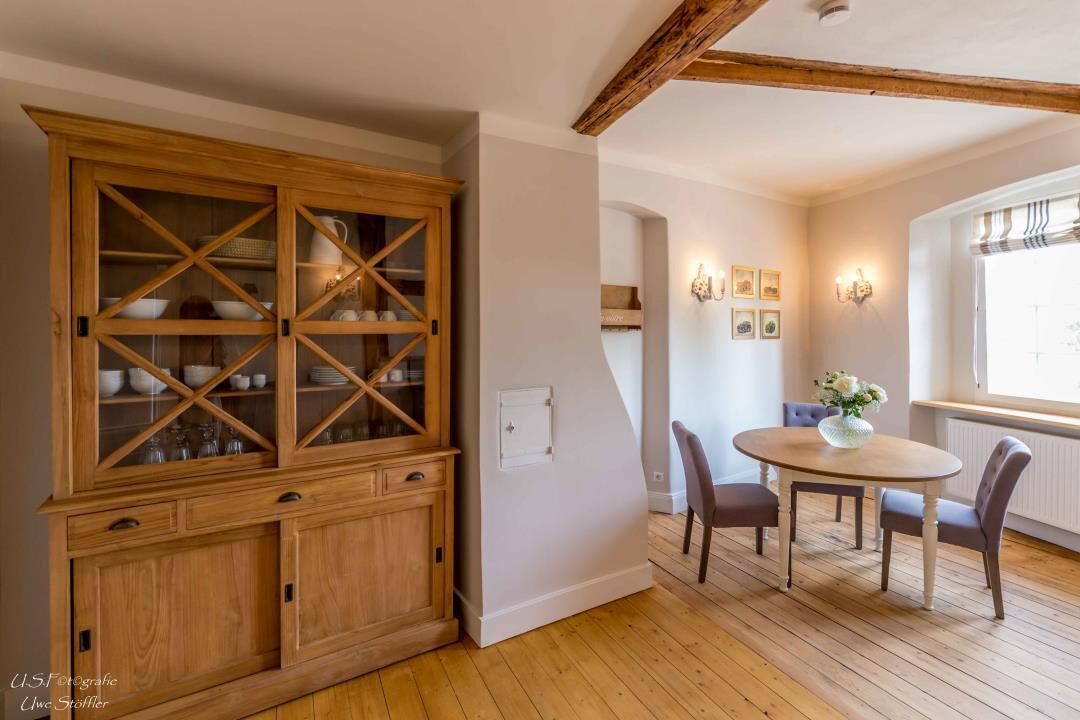 Apartment Lindenplatz is located in the immediate vicinity of the historic Langenburg Castle and the German Automobile Museum.