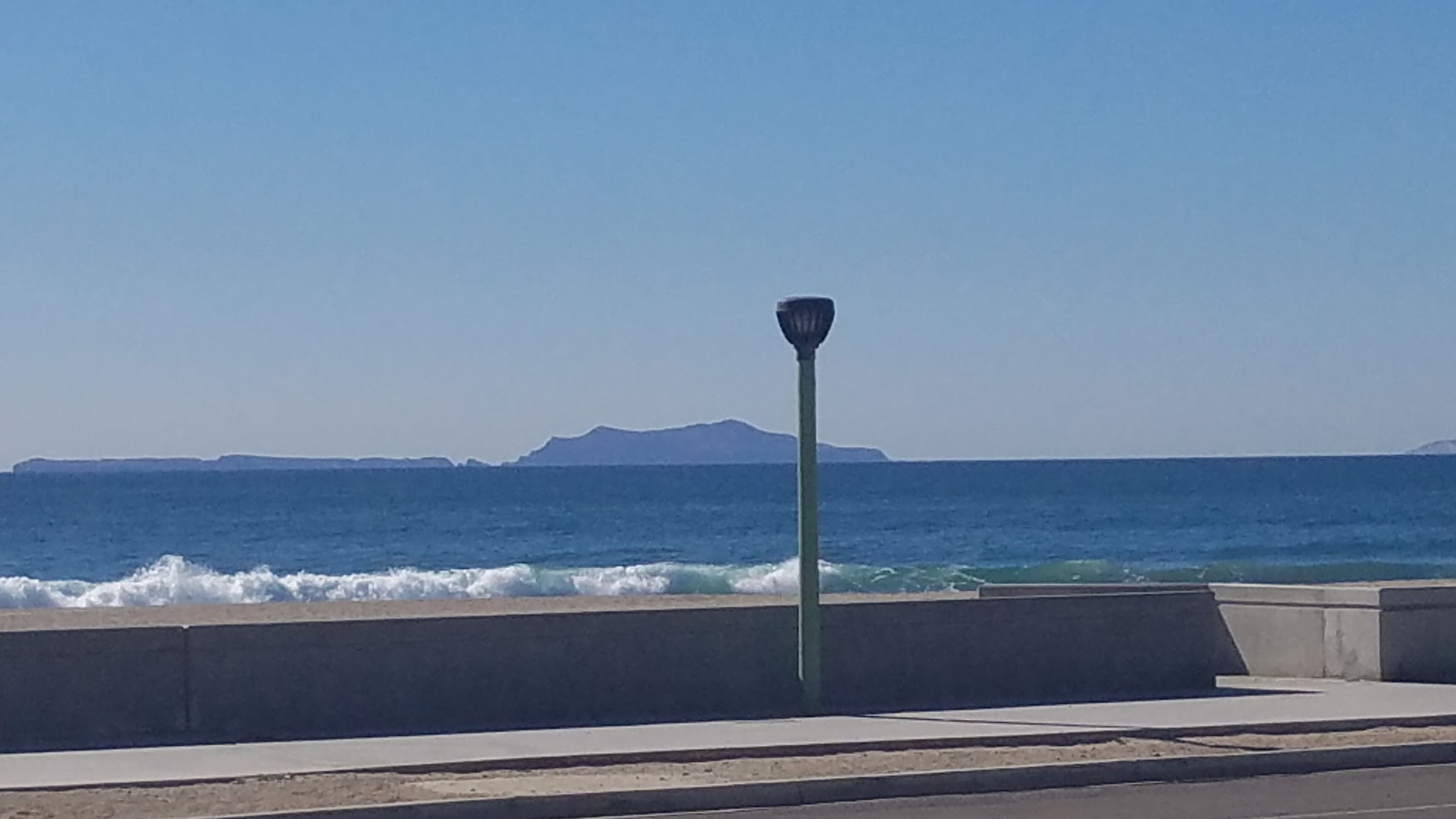 Wow! Beautiful beach front condo fully upgraded deluxe accommodation