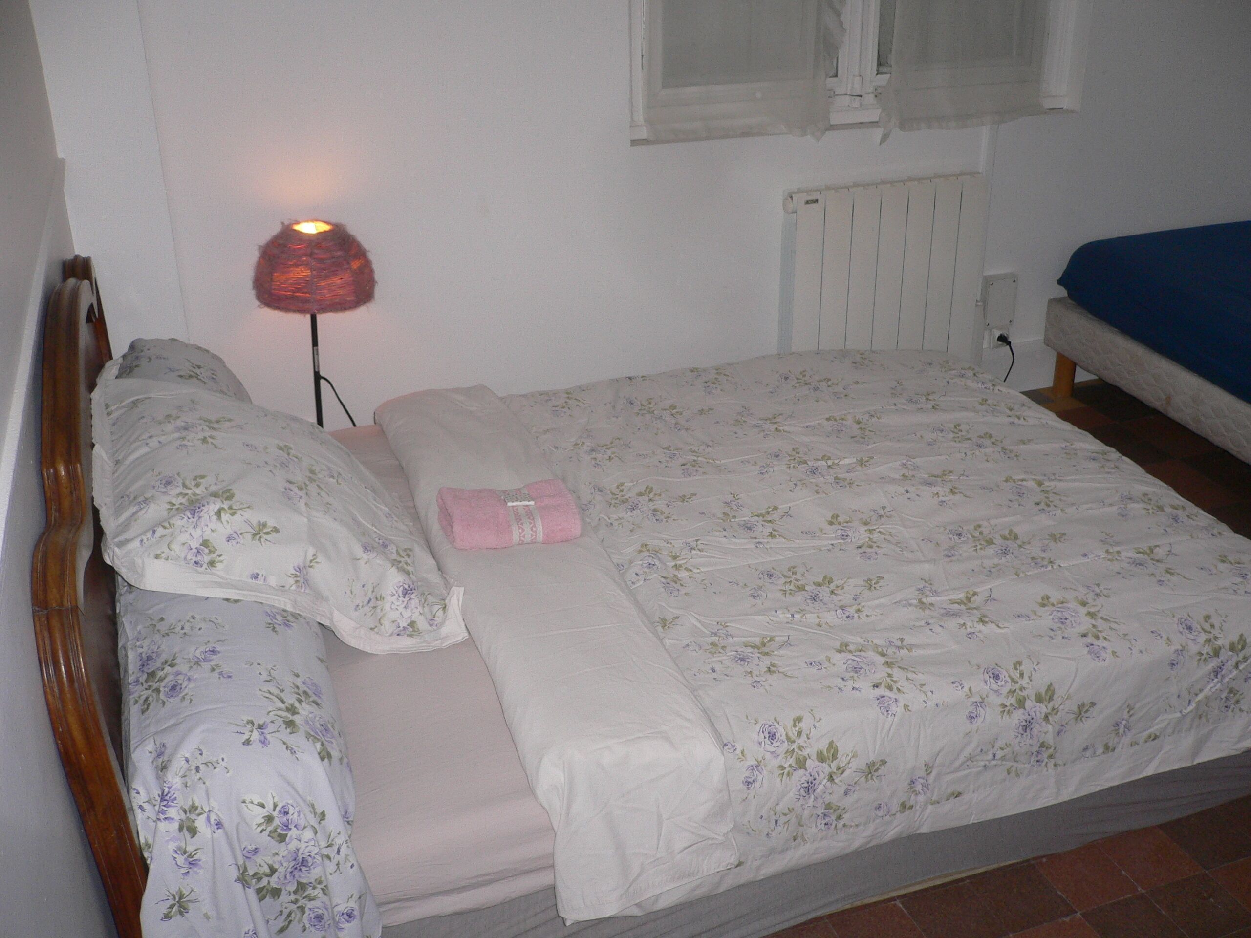 Nice and comfortable room.