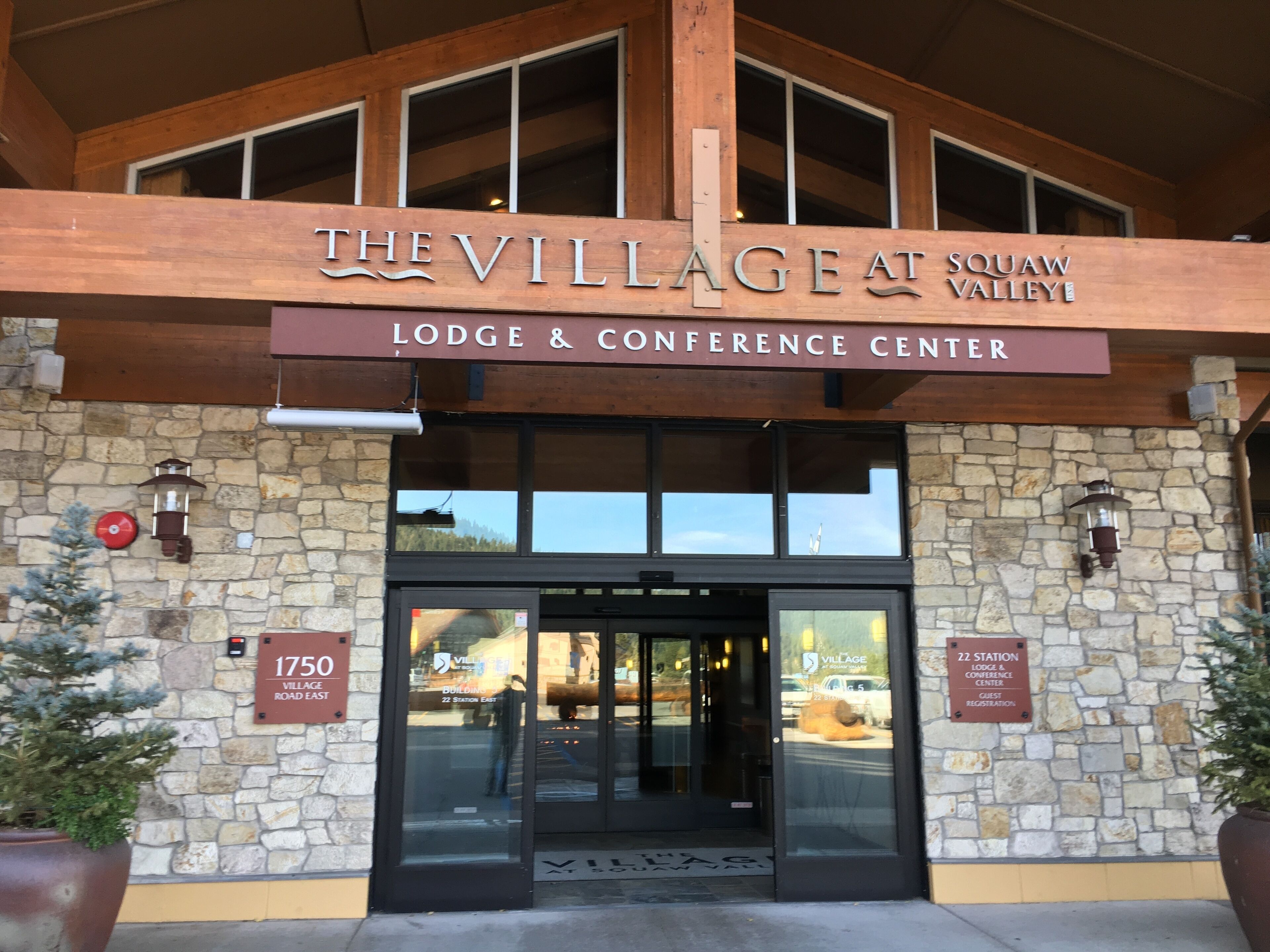 Squaw Valley, Village at Squaw Valley, ski in/out large studio, full kitchen.