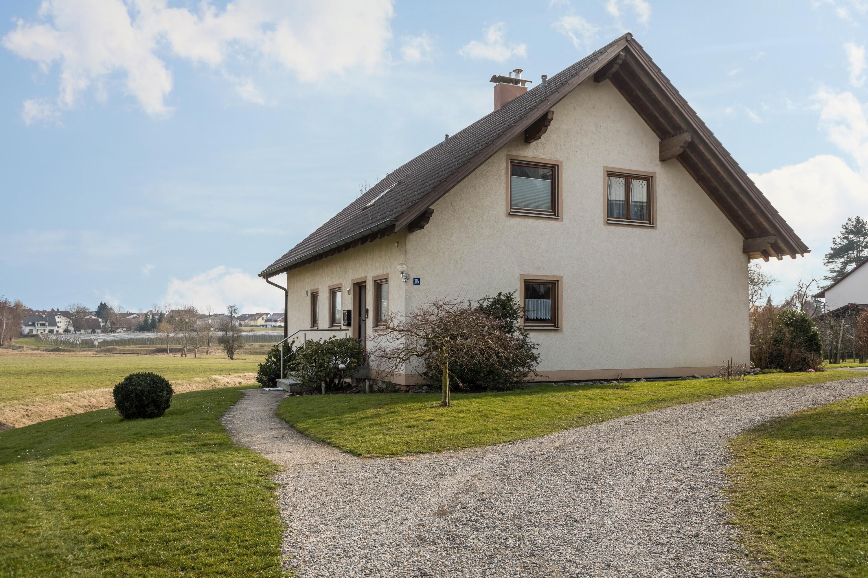 Cosy Holiday Apartment "Höscheler Klein" with Terrace and Wi-Fi