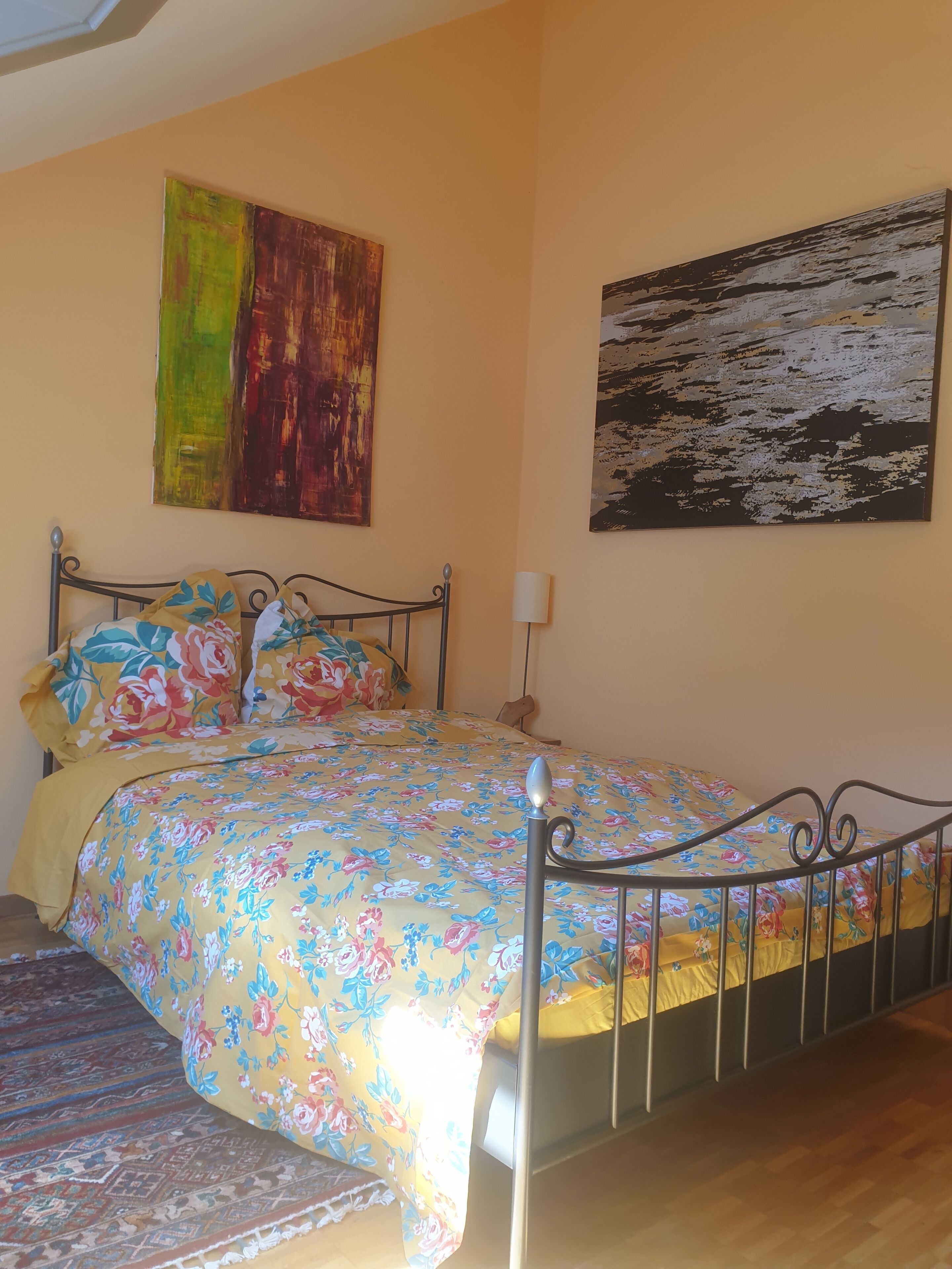 Three rooms with private bath in a lovely den in Geneva's centre