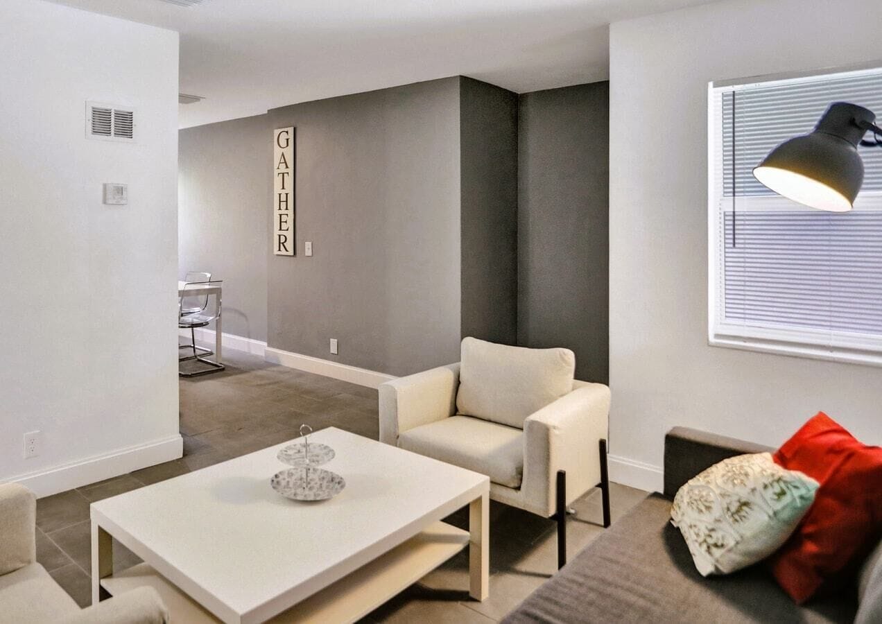 Remodeled West Palm Beach Apt w/ 2BR/1Bath, free parking, outdoor living...