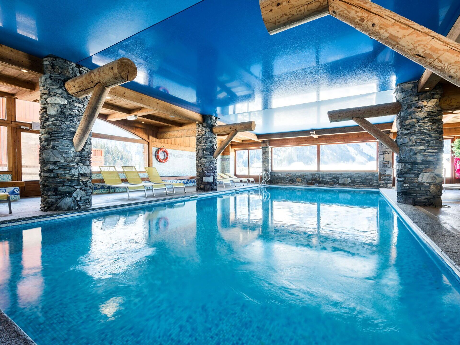 Nice apartment for 6 people with WIFI, pool, hot tub, TV, balcony, pets allowed and parking