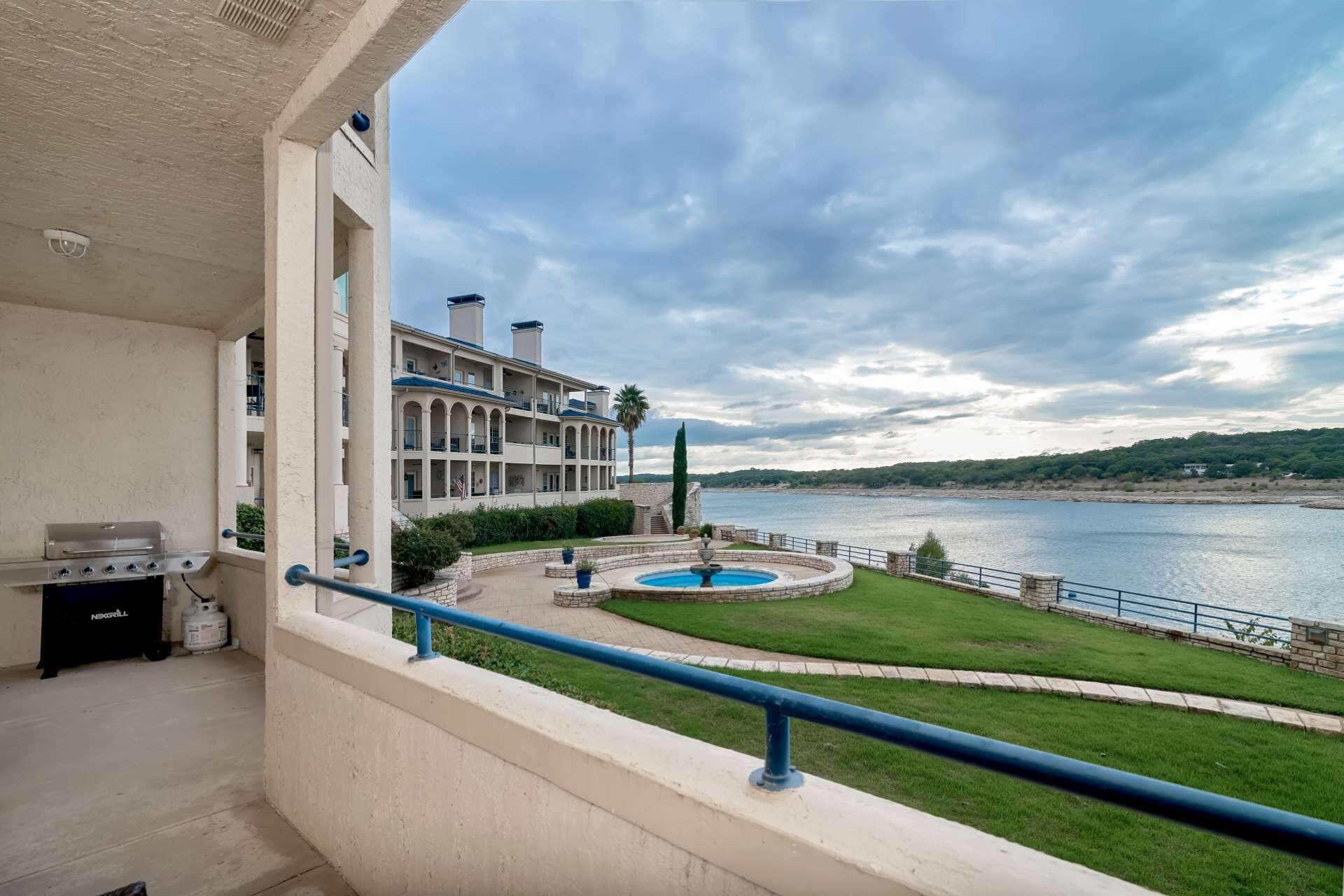 Monthly Rates! Great Escape Villa - Awesome Condo w/Spectacular Lake Views, Free WiFi, pools, gym