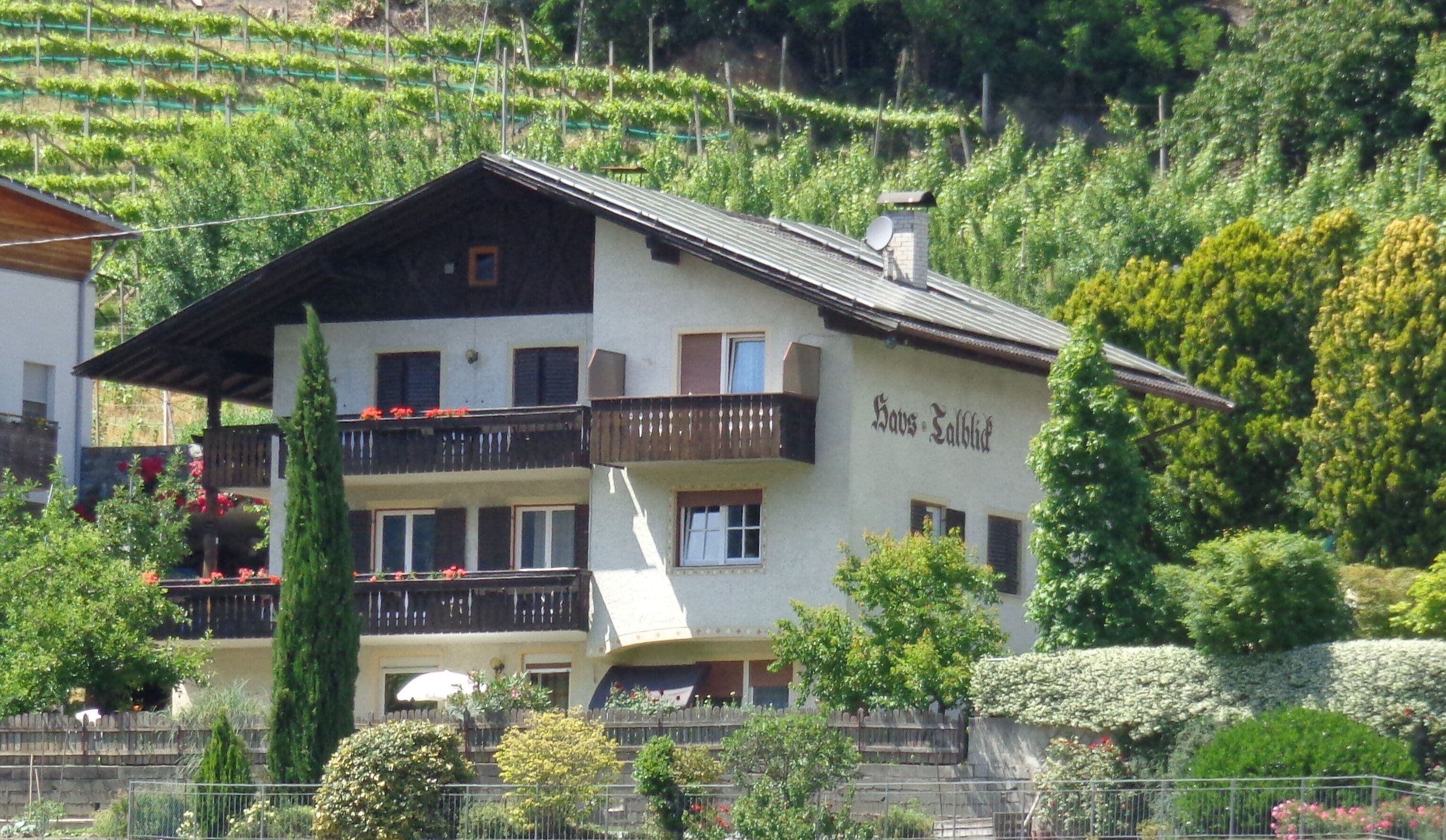 Apartment 1 "Wallburg" in a quiet location in Naturno