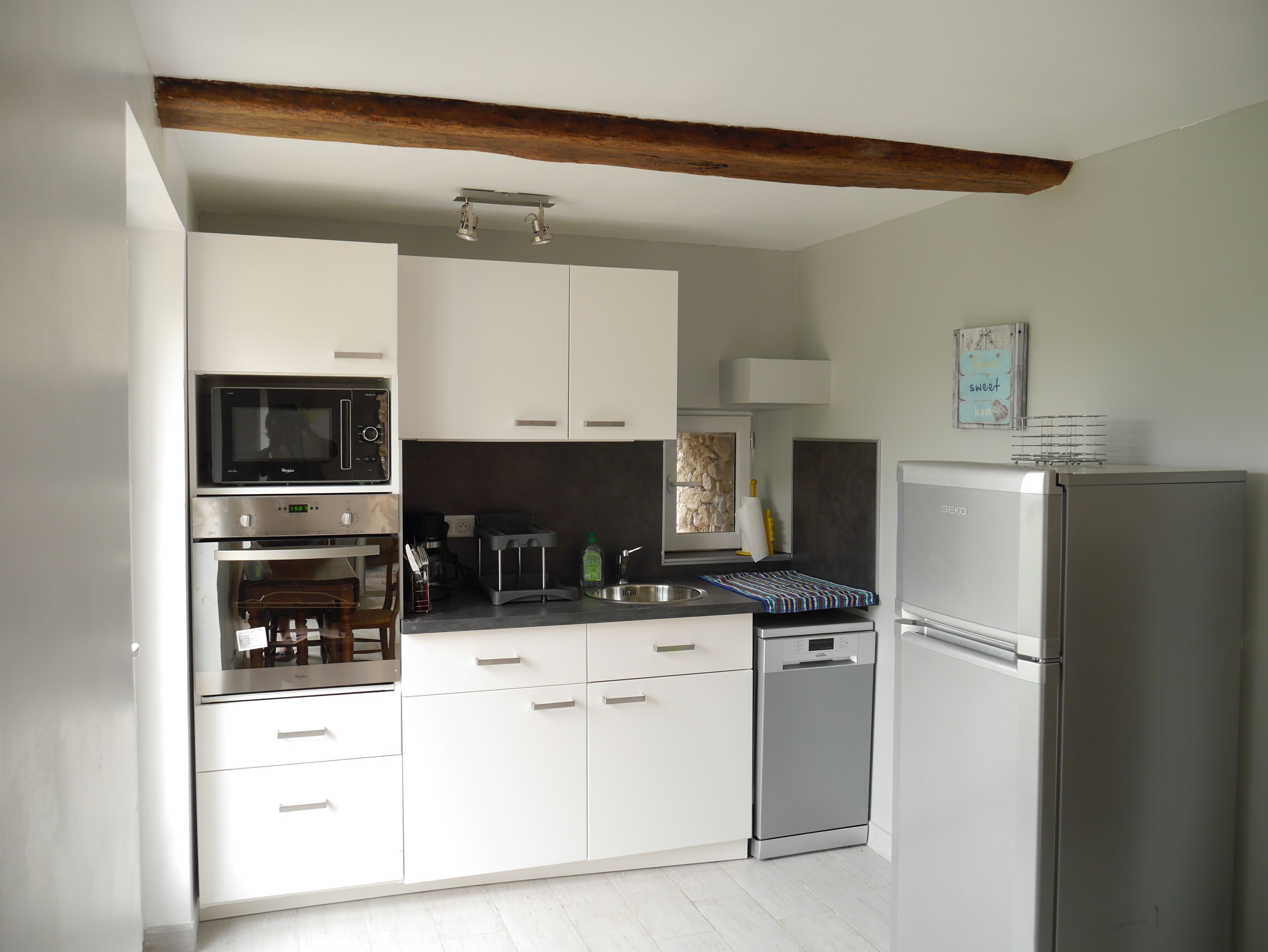 Very sunny 24m2 studio with terrace in the medieval village