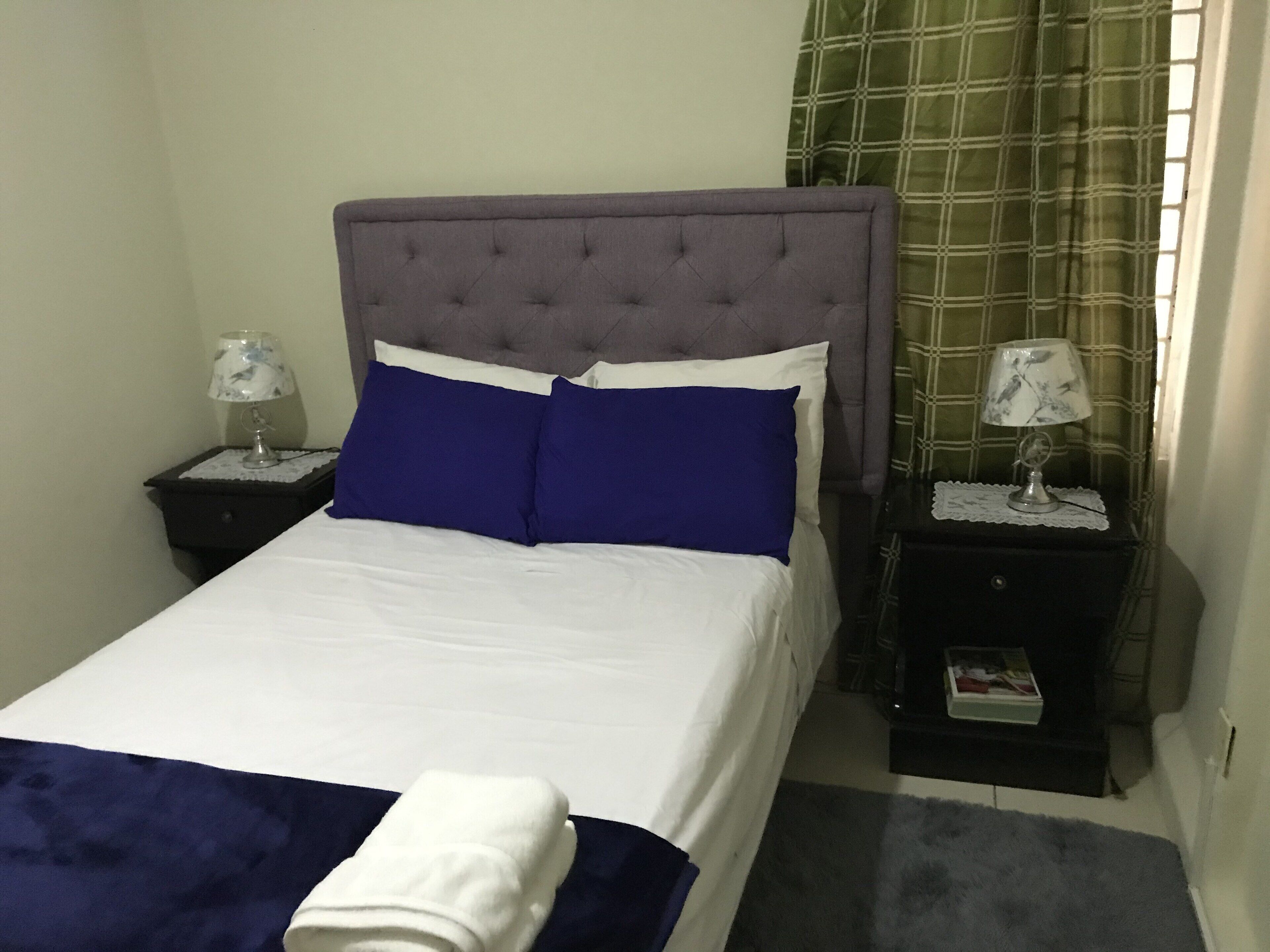 Comfy 2 Bedroom with Pool, Cabana & Pergola.