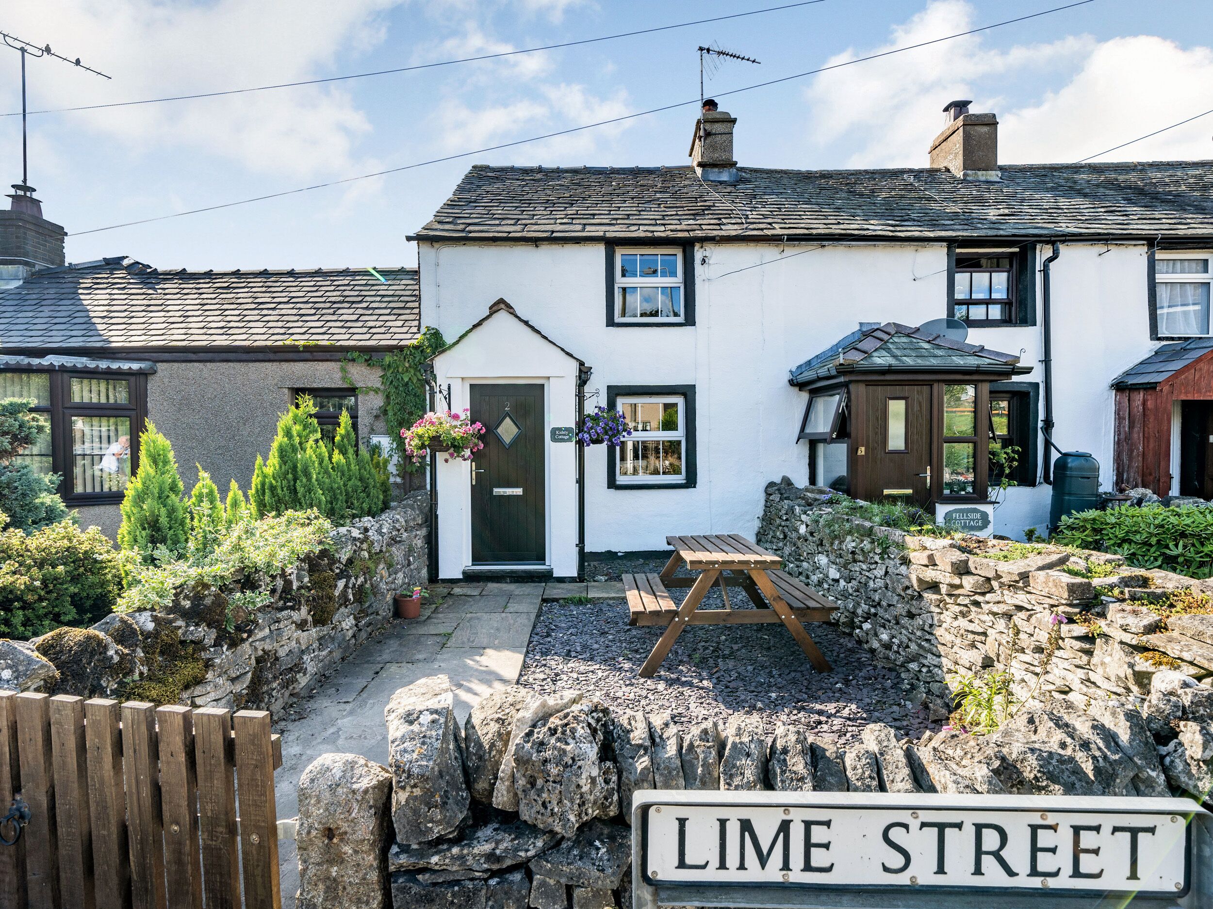 KIDSTY COTTAGE, pet friendly, character holiday cottage in Shap