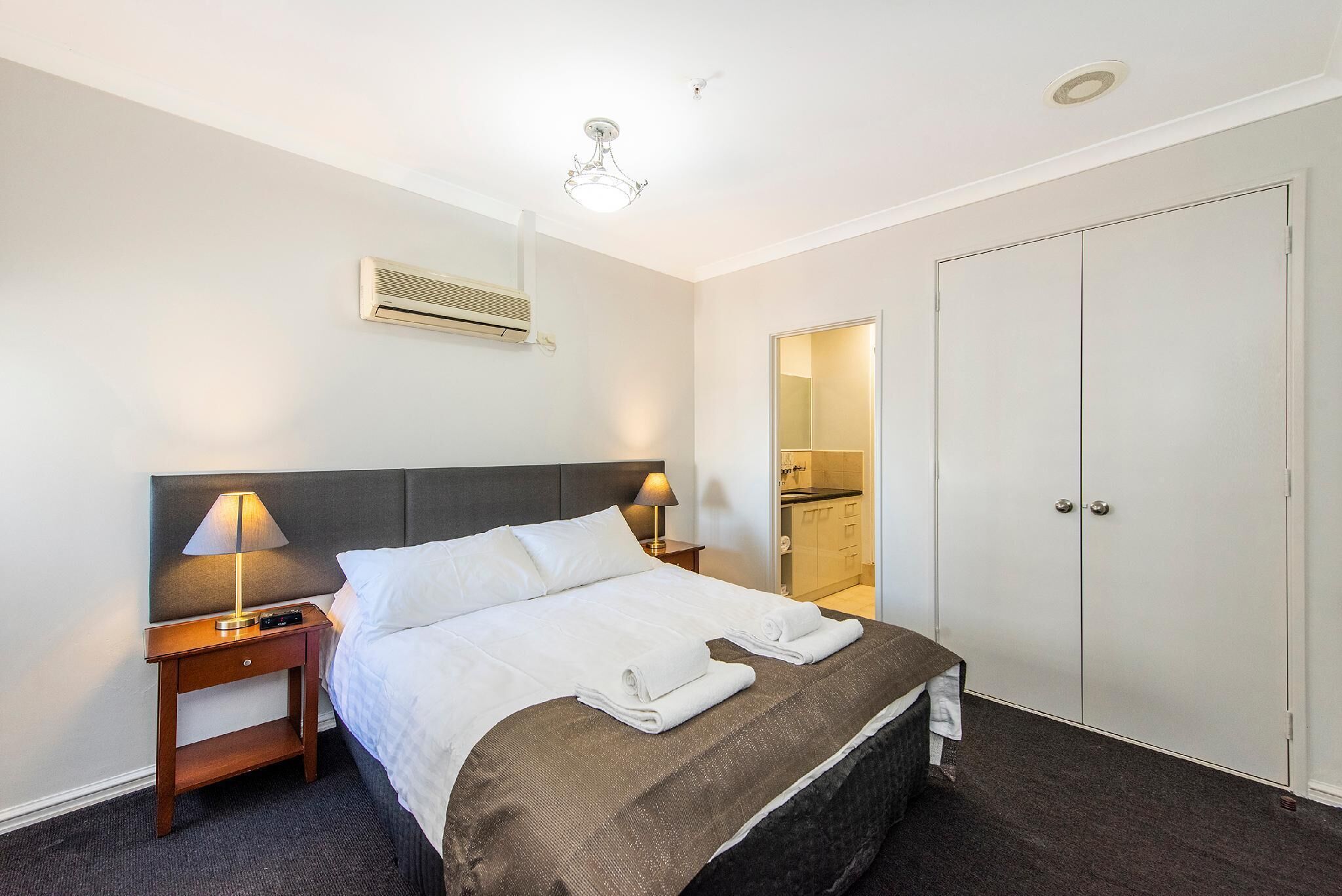 77 Premium Family CBD2BRApt Parking  sleeps 4