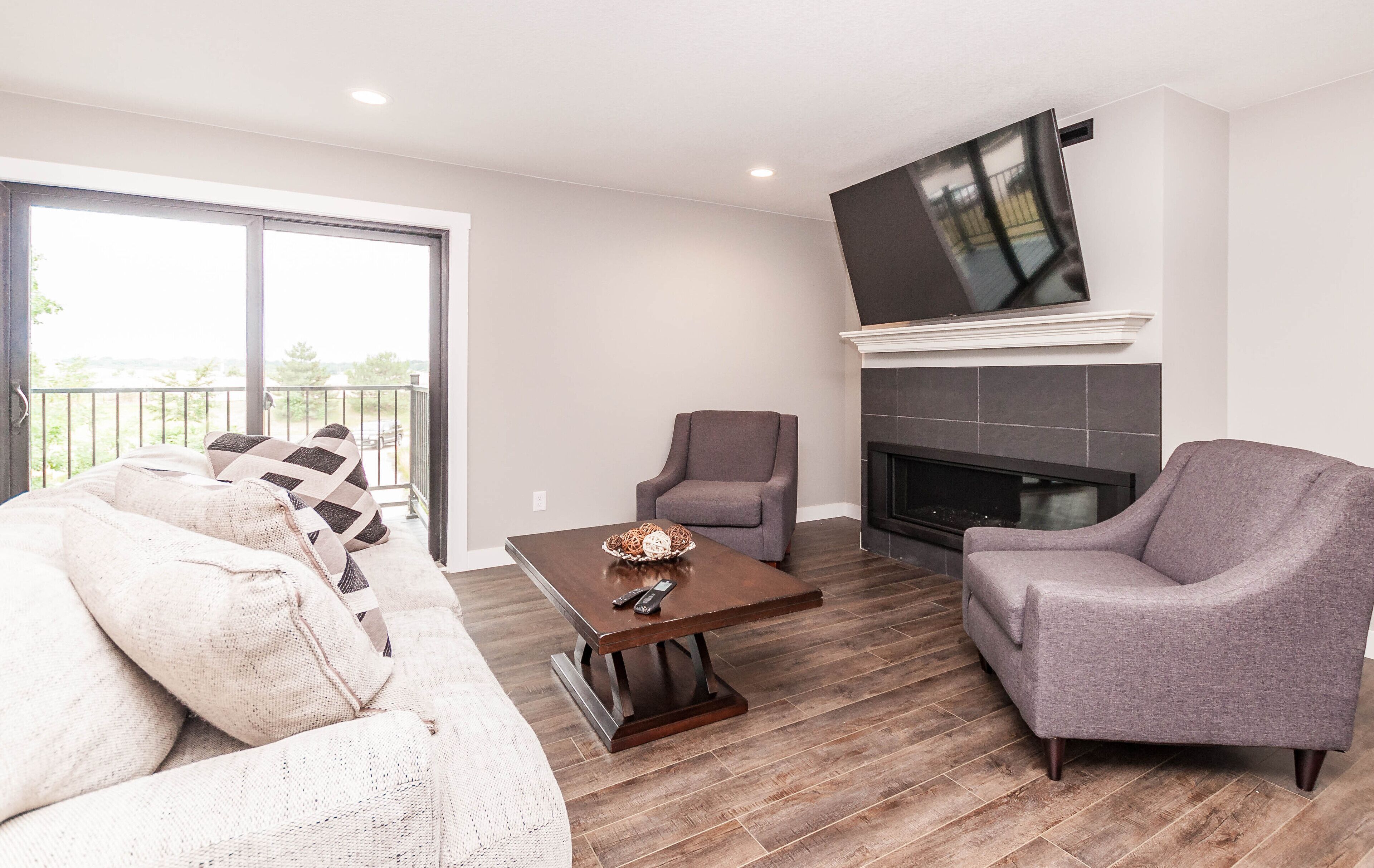 Suites on 4th unit # 4 - 2 bdrm-2 bath-1 mile-Mayo Clinic