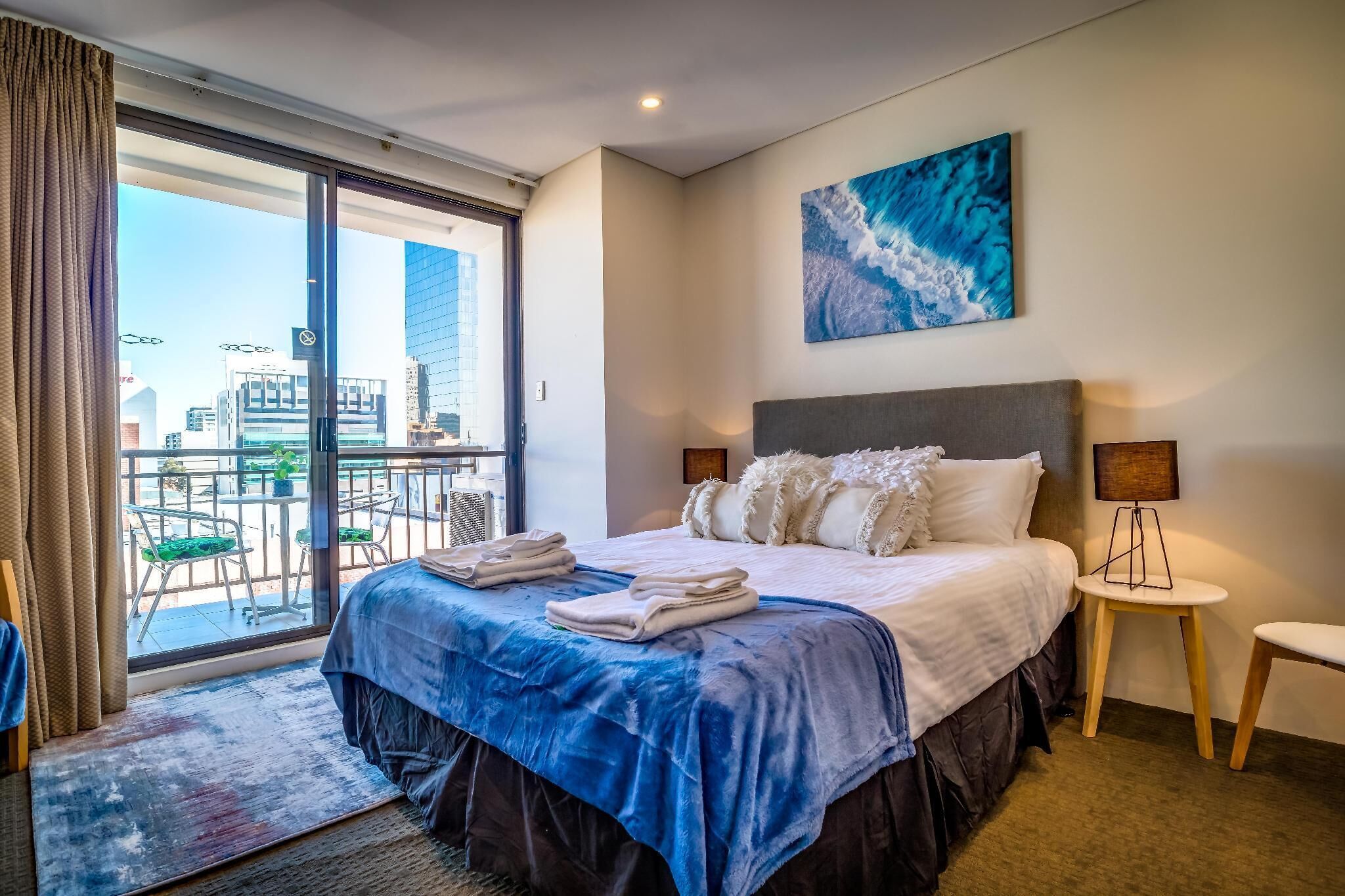901 Inner City Zen Balcony Views 1BR CBD