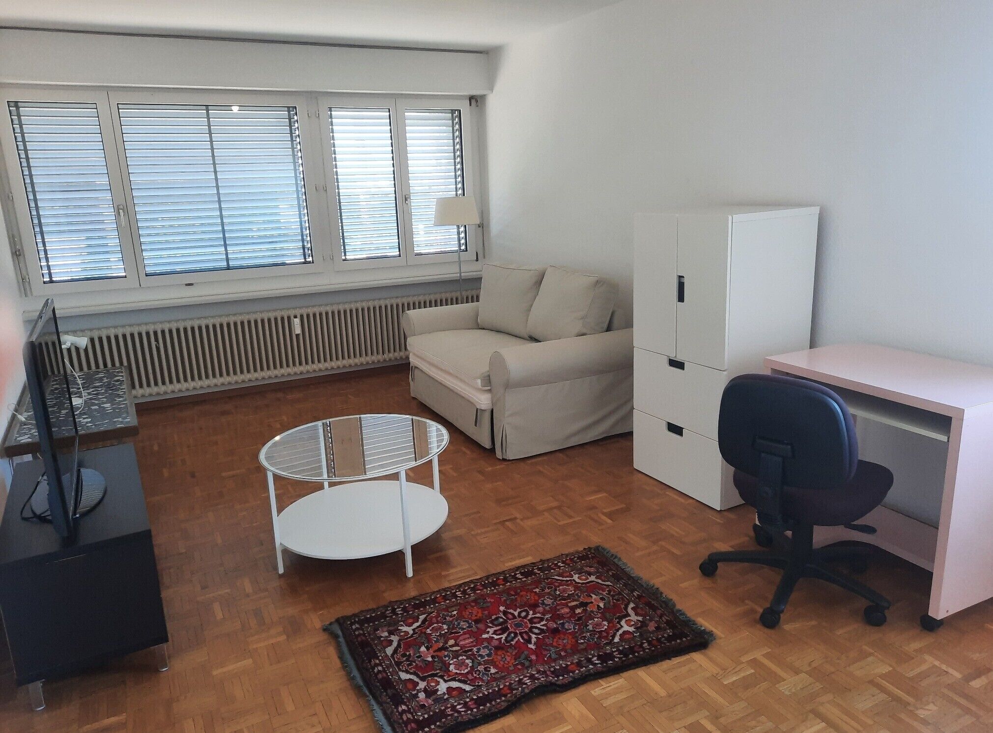 One private room, ease to access to the city center, landscapes and airport