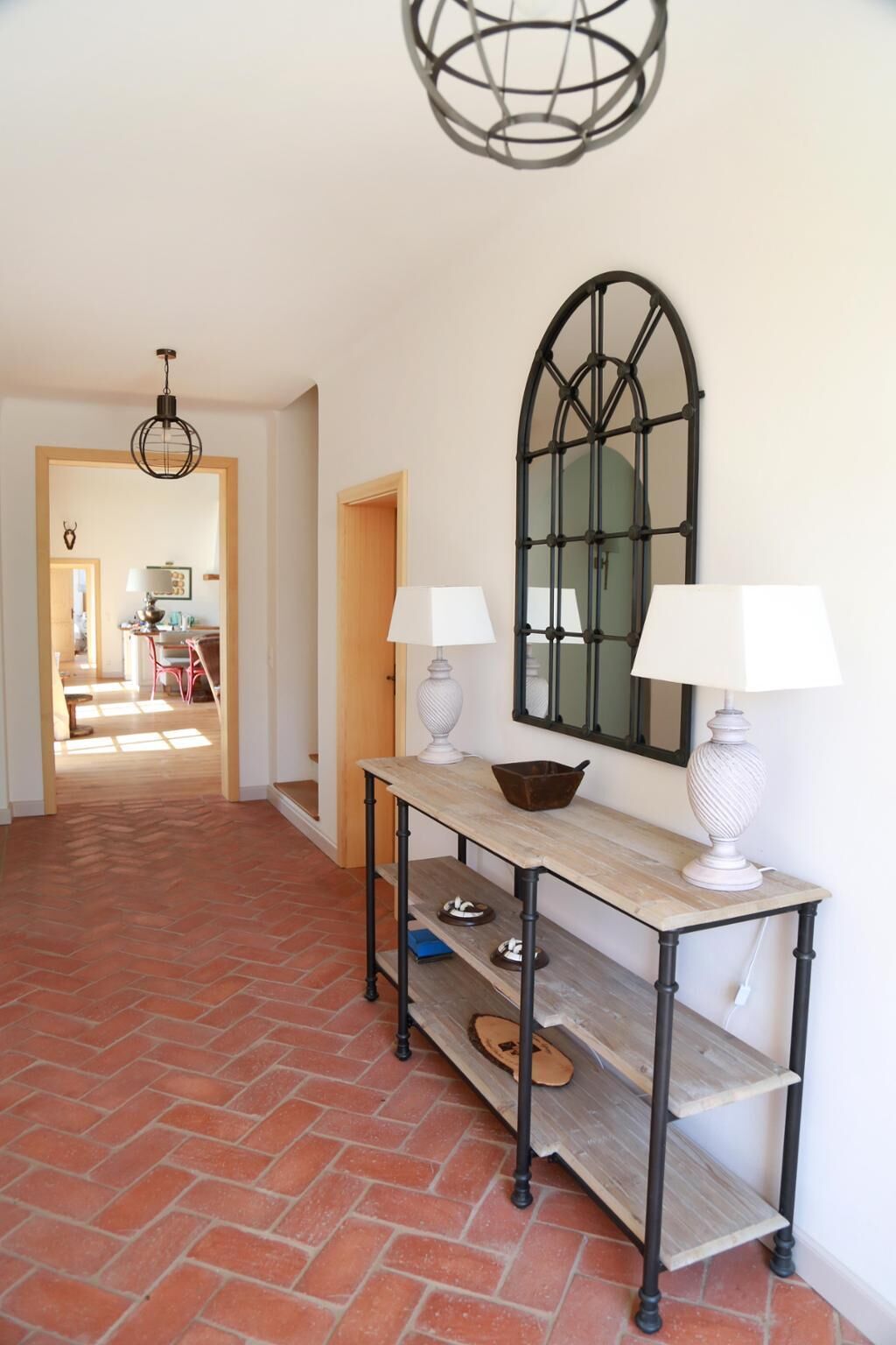 Country house for max. 14 people with large estate and swimming pond