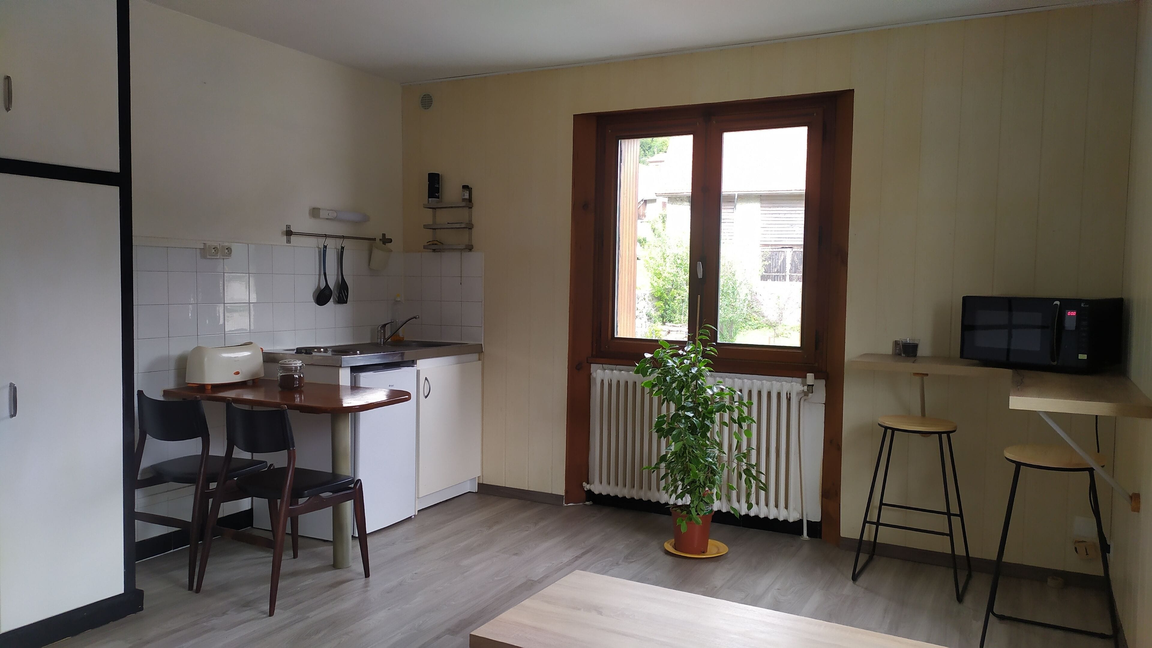 Studio between lake and mountains