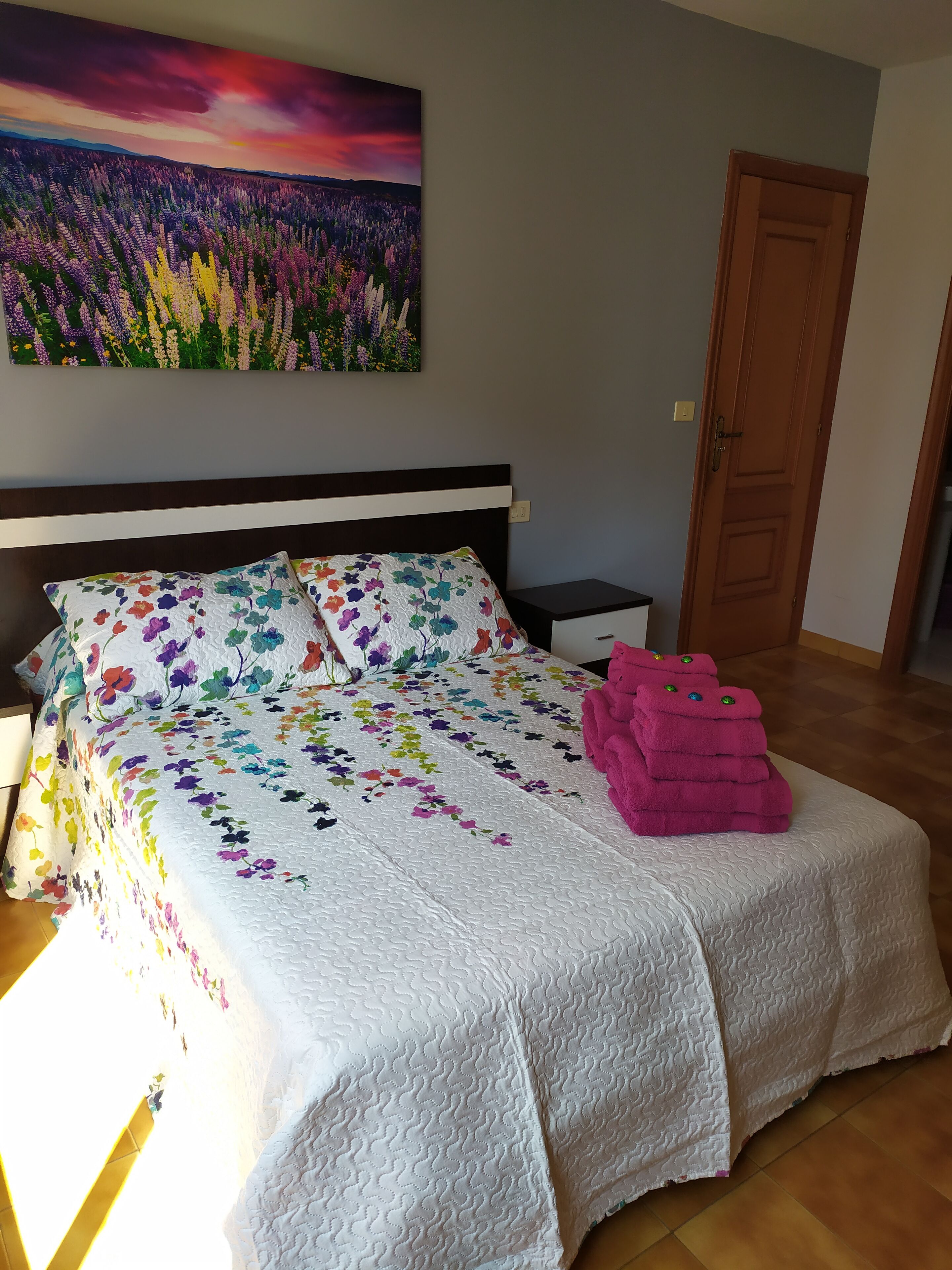 VERY SPACIOUS APARTMENT IN THE CENTER OF SANXENXO VERY CLOSE TO THE BEACH. ID9024613