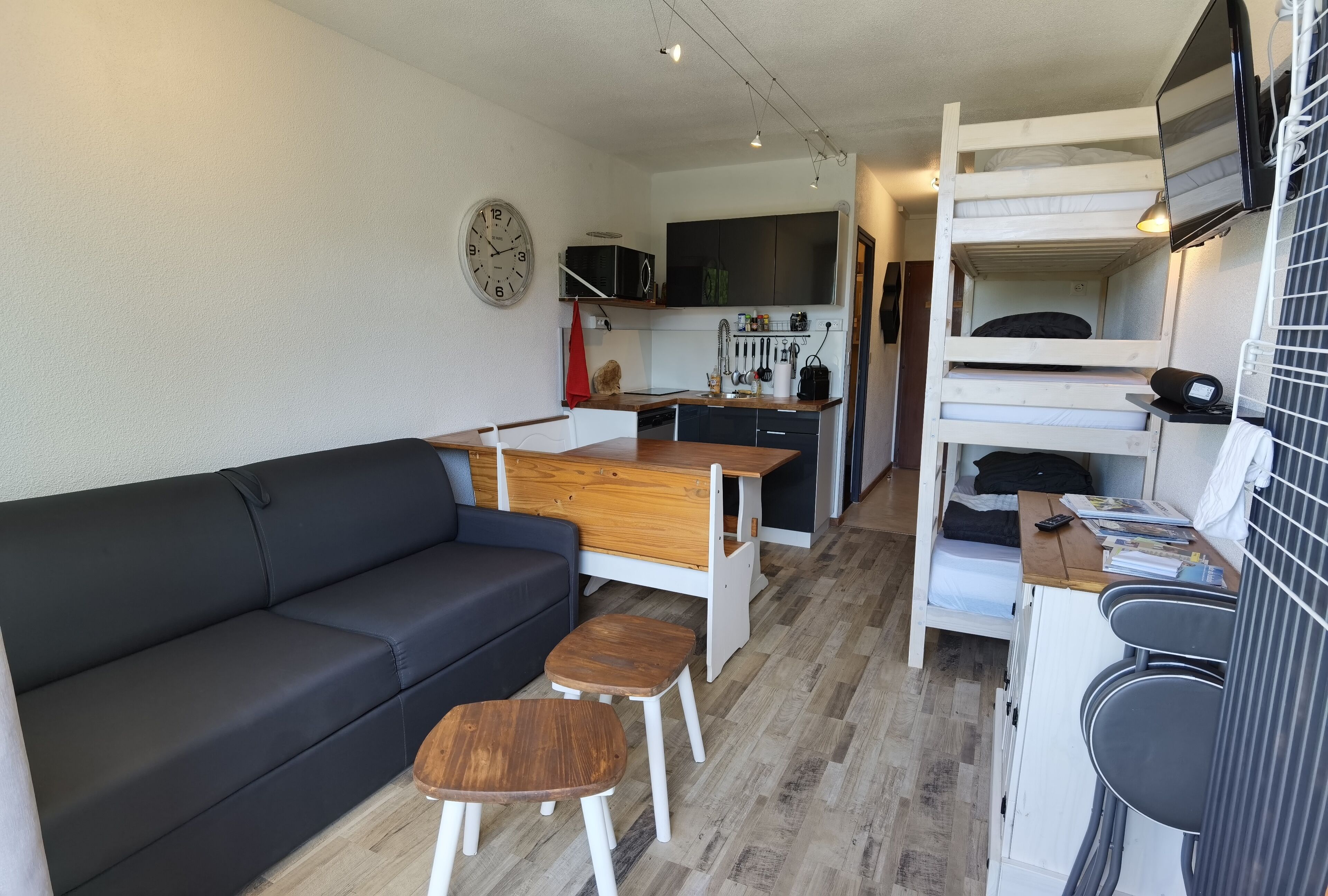 Renovated studio for 5 people at the foot of the station