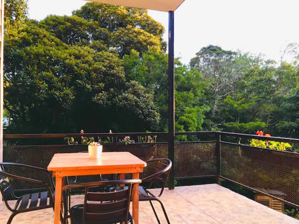 Birders' Paradise: Modern Family Retreat in Central Monteverde, w a Nice Balcony