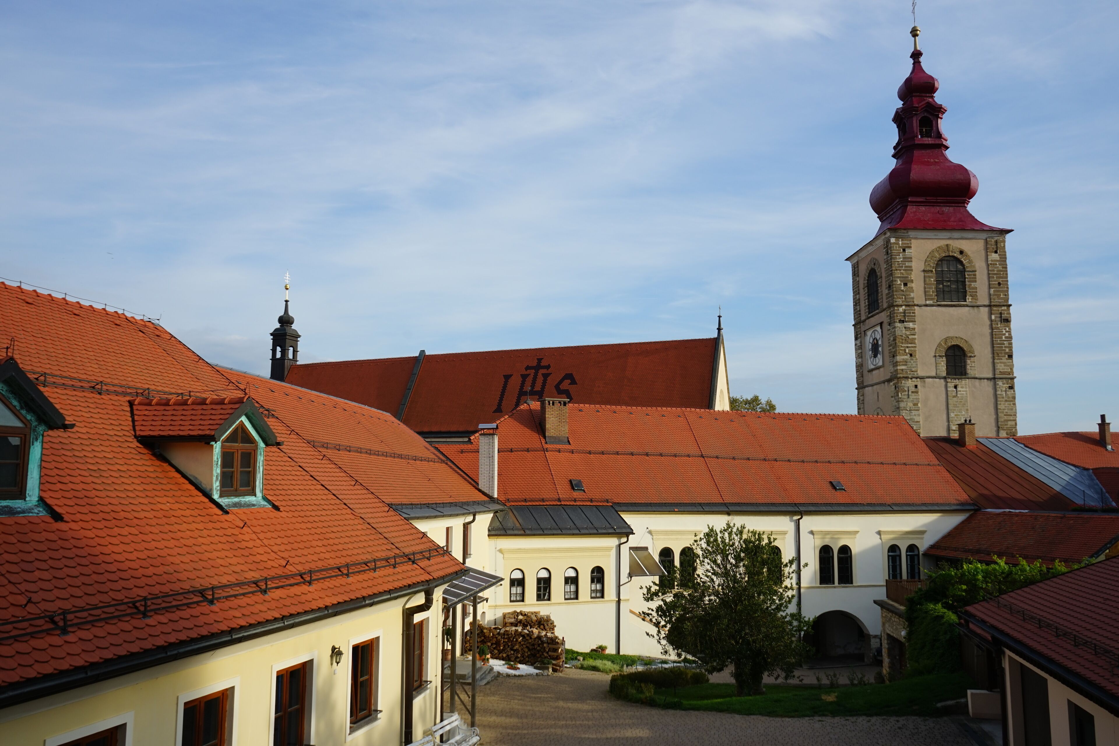 Rooms in city center with a castle view