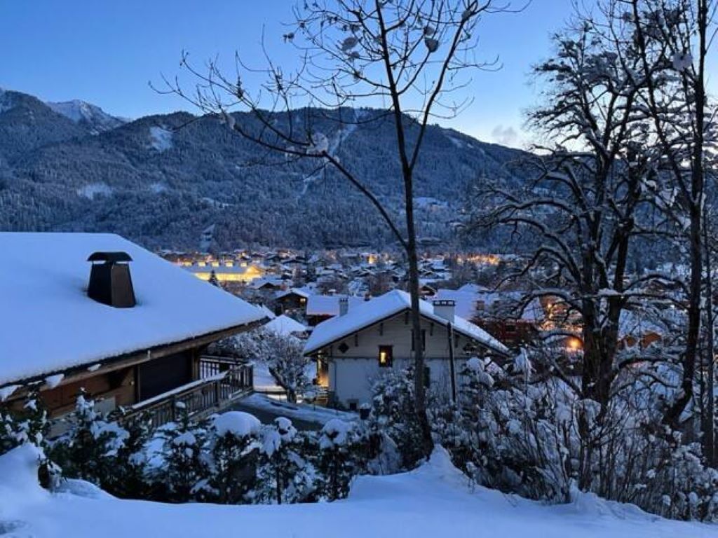 A gorgeous 3 bed apartment, 3 minutes walk from the centre of Samoëns