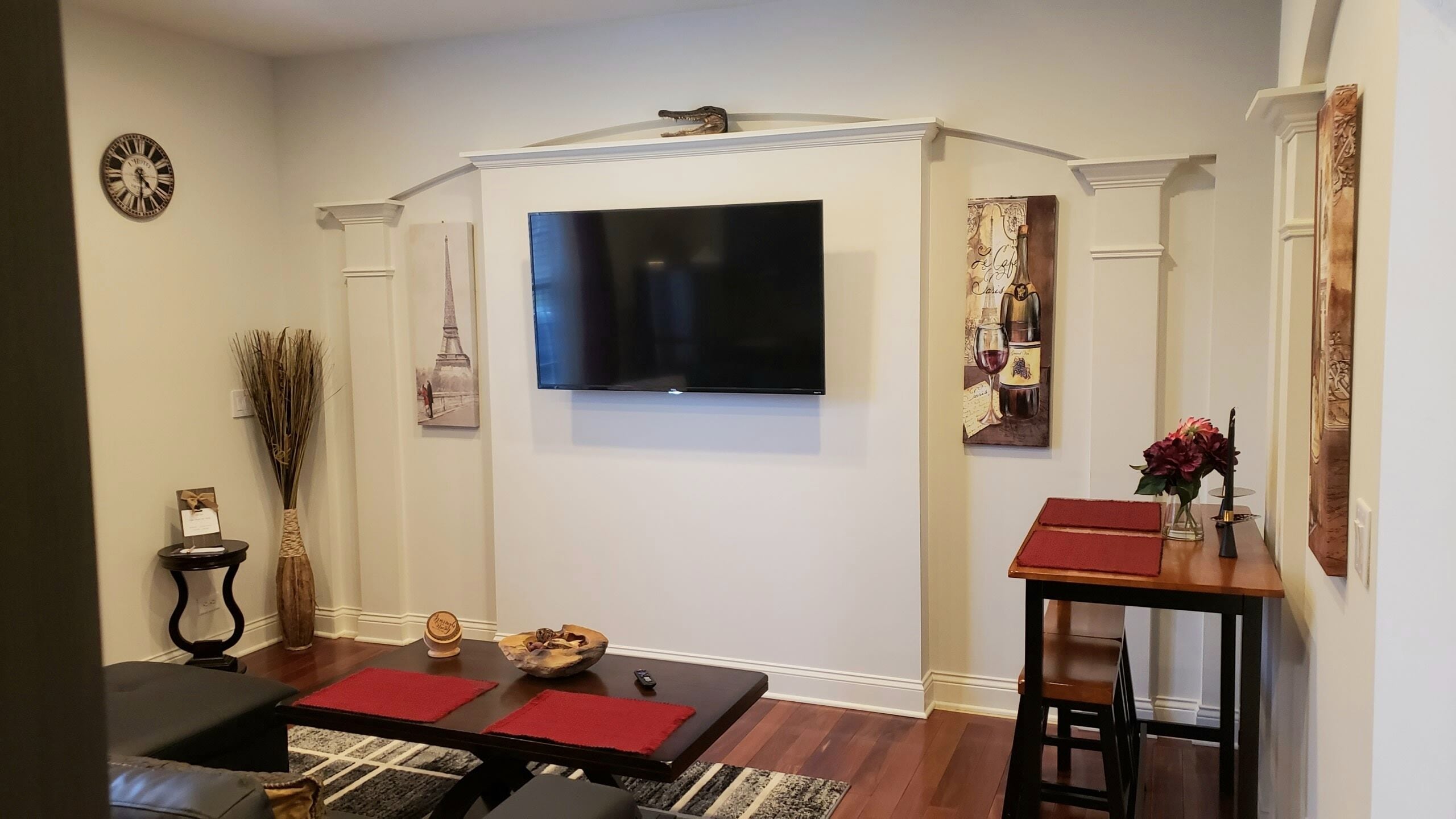 ONE-BEDROOM EUROPEAN STYLE DELUXE SUITE