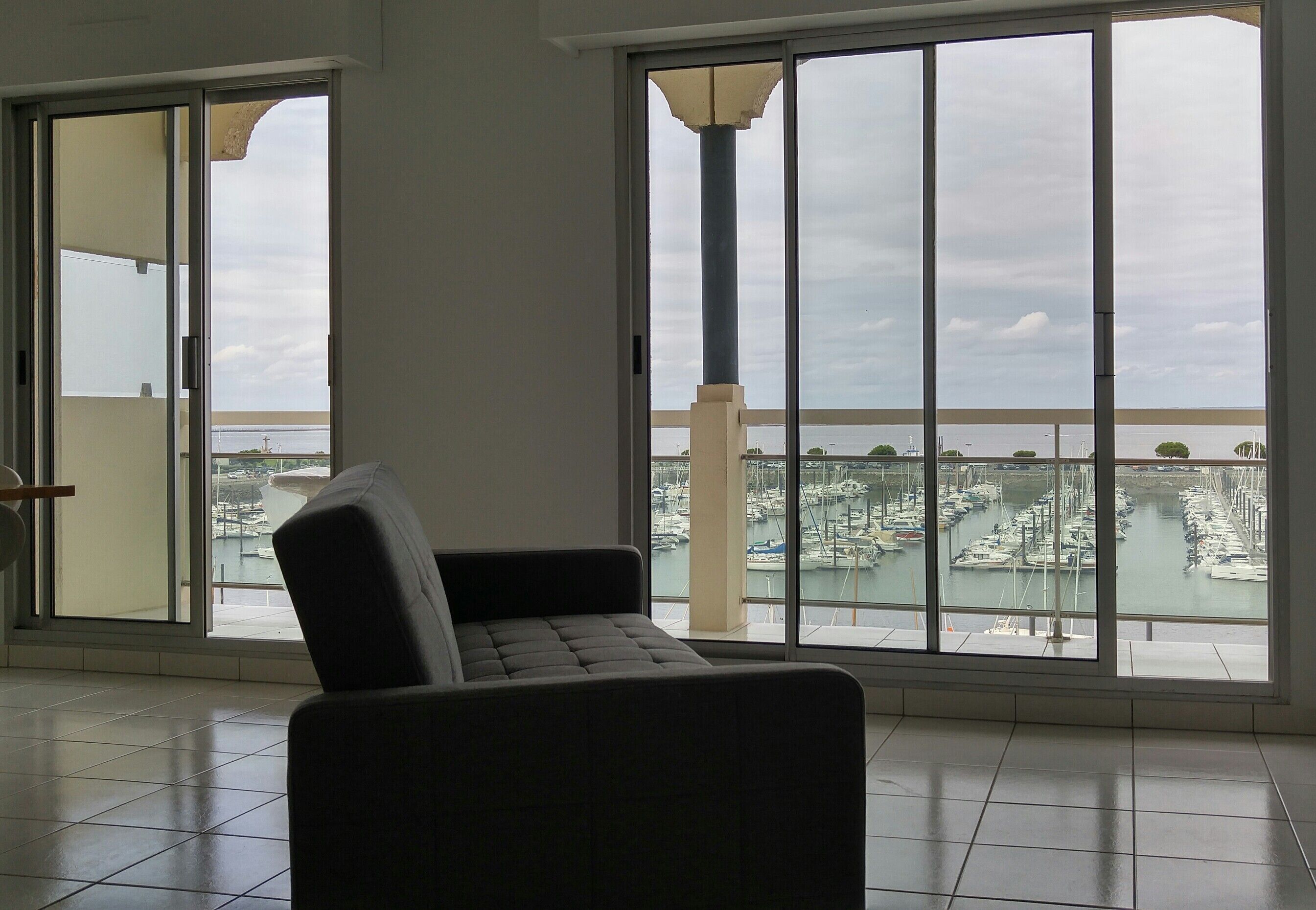 T3, pool view, parking