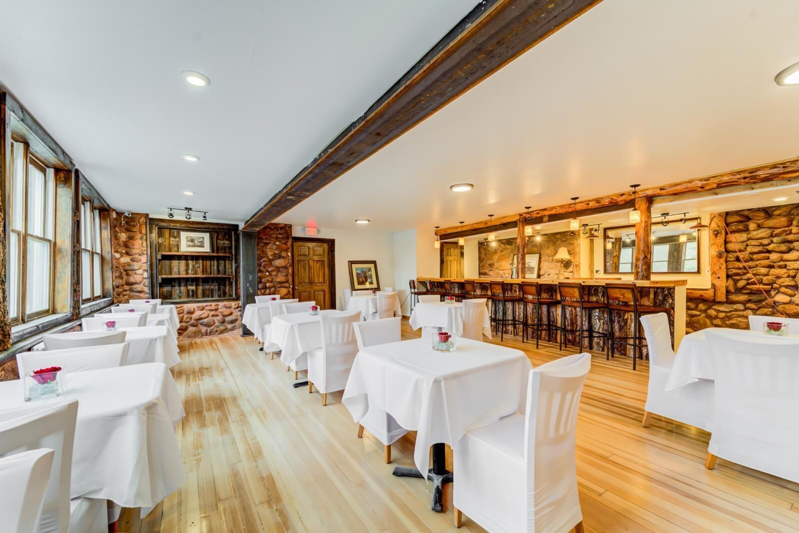 Refurbished Historic Green Mountain Falls Lodge