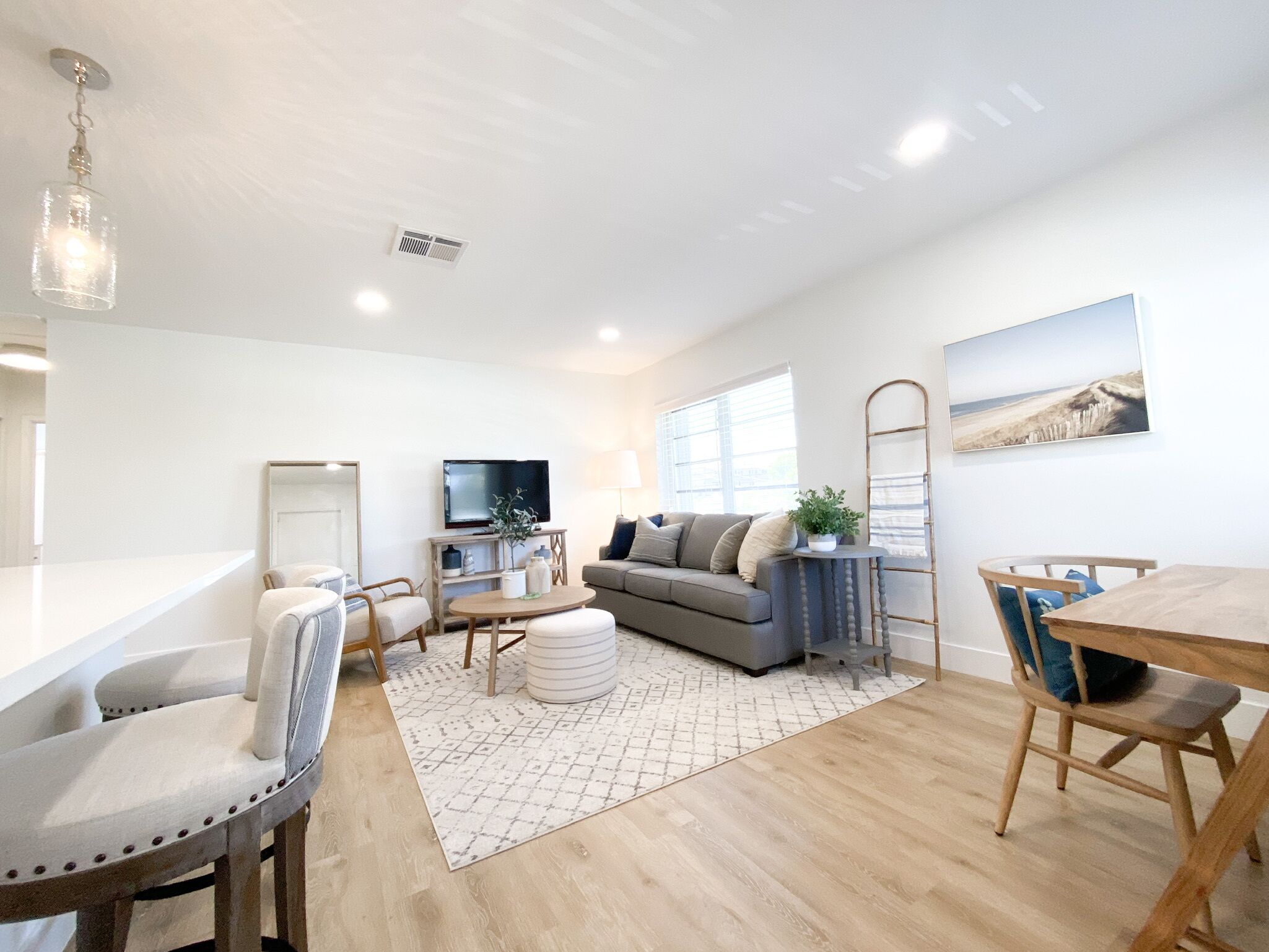 :THE SALT BUNGALOW: CLEAN, GORGEOUS 1/1 CONDO, 1/2 BLOCK TO BEACH & INTERCOASTAL