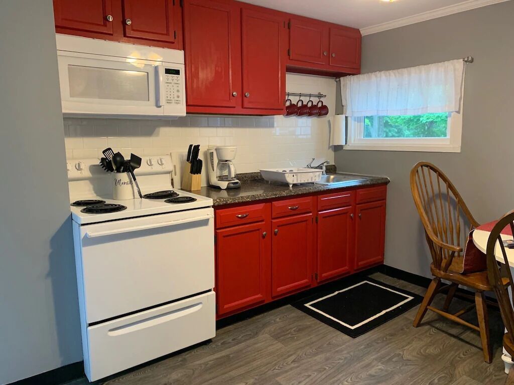 Newly Remodeled 1-BR Close to Everything yet Very Private