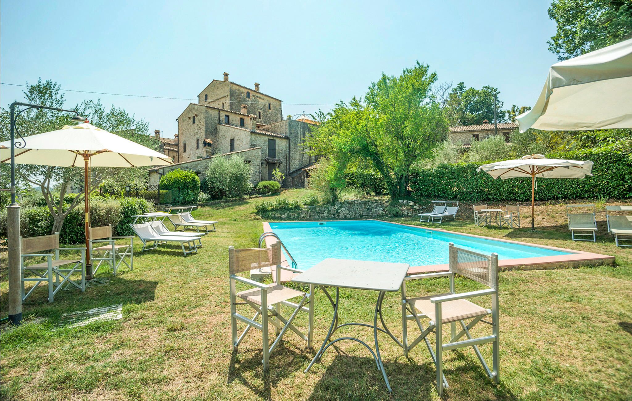 Characteristic apartment in the heart of a small medieval village.