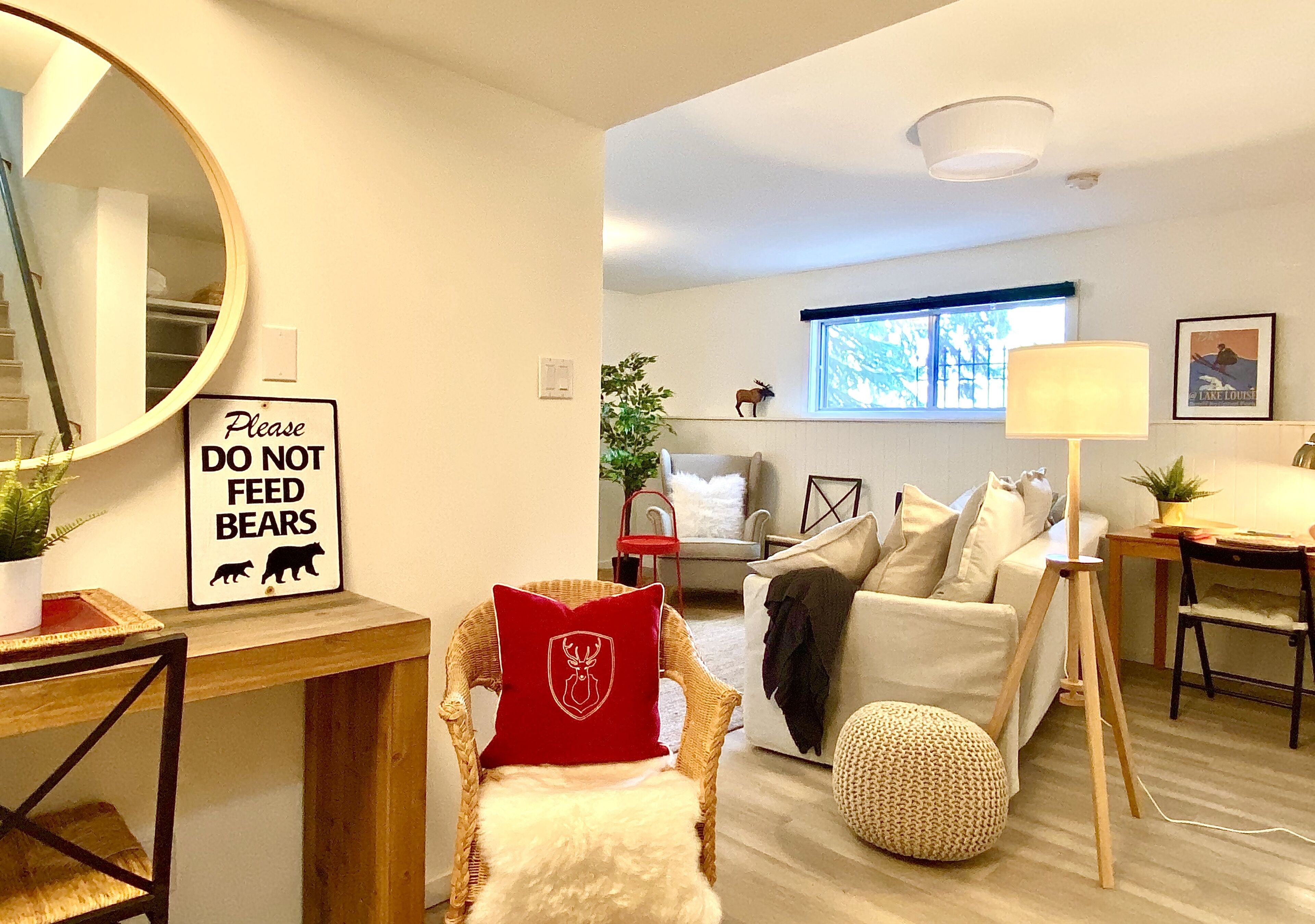 Spacious, Private Suite, Heart of Banff