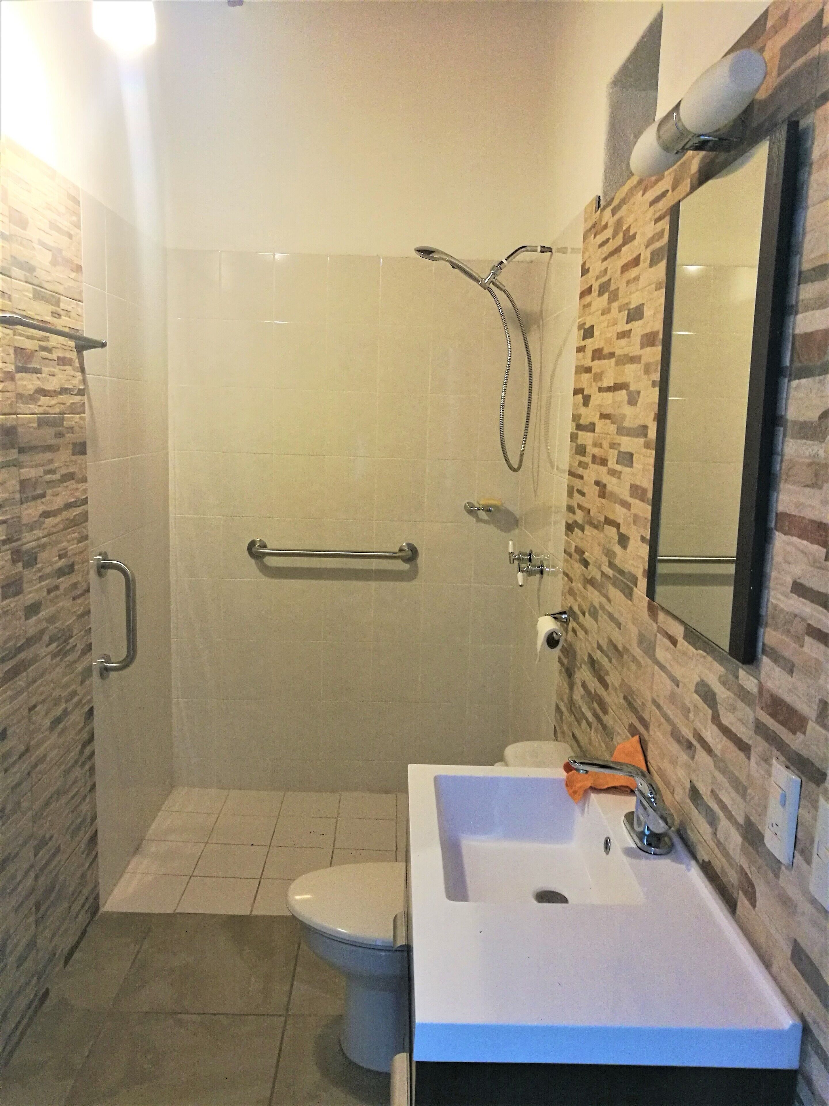 La Piedra, beautiful house with back yard at 2 blocks from the center