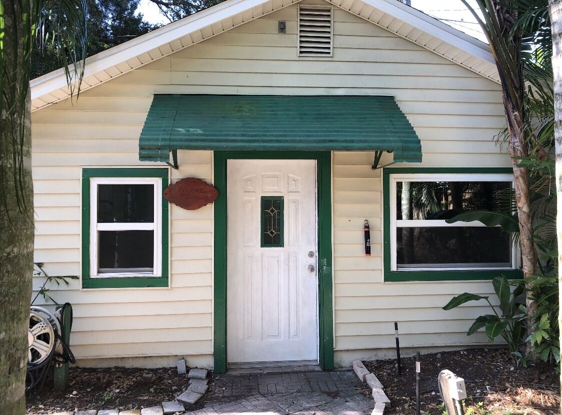 Little Casita with Private Access to Pool Near Downtown