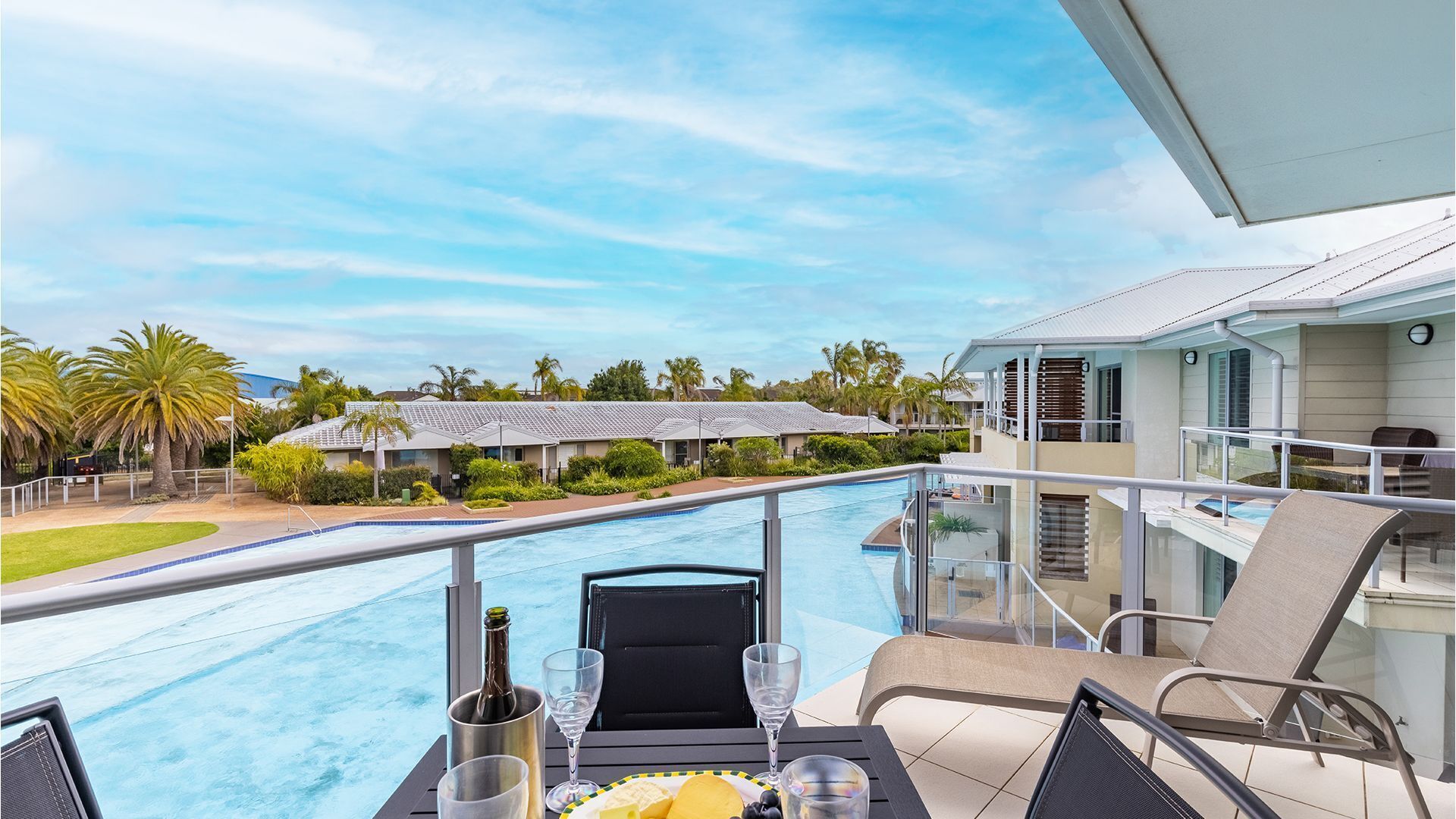Pacific Blue  278-265 Sandy Pt Rd- Dual Key Access, Wifi, Linen and Air Conditioning