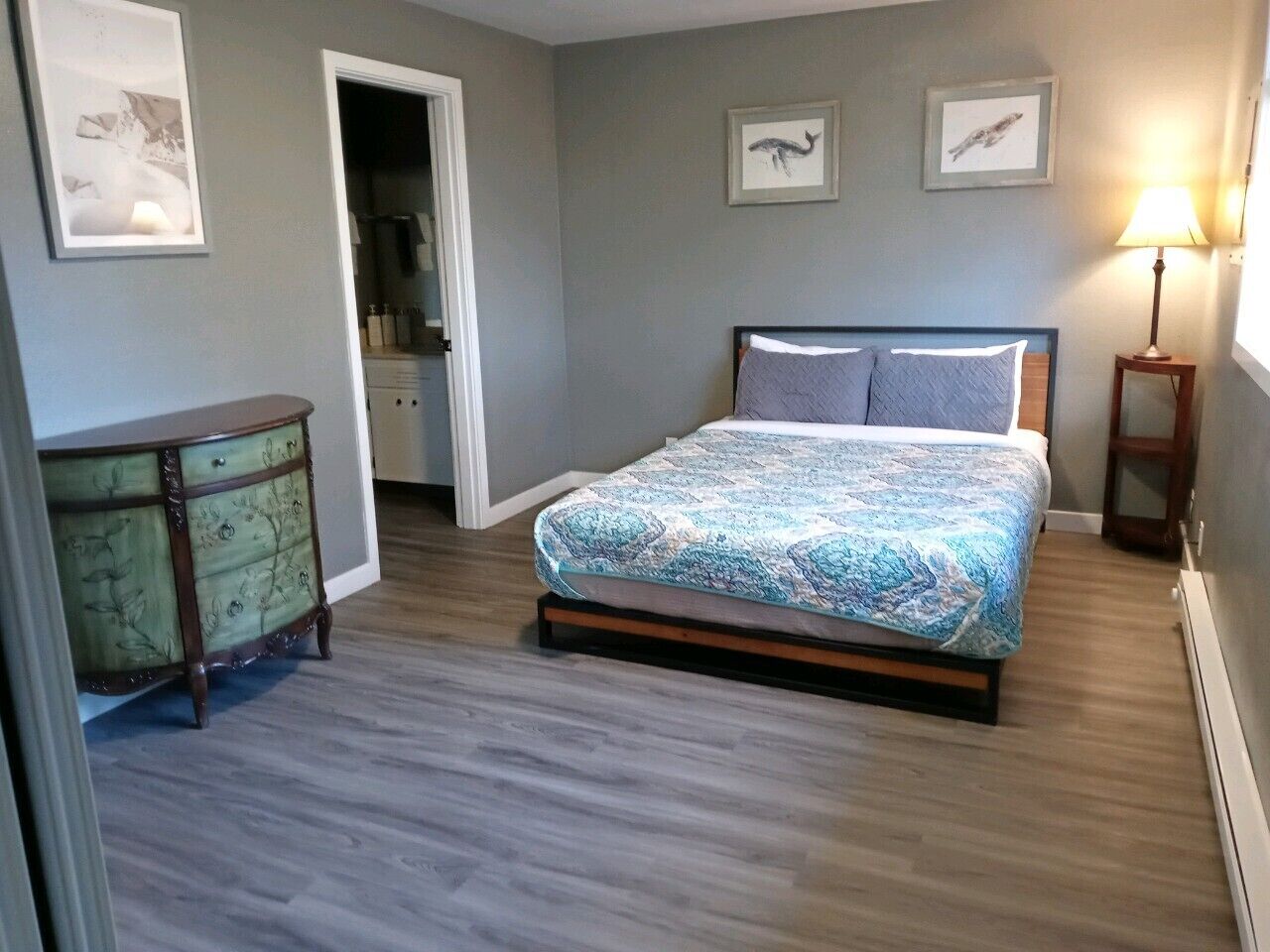 LARGE Upstairs 2 Bed 2 Bath condo Creek View!