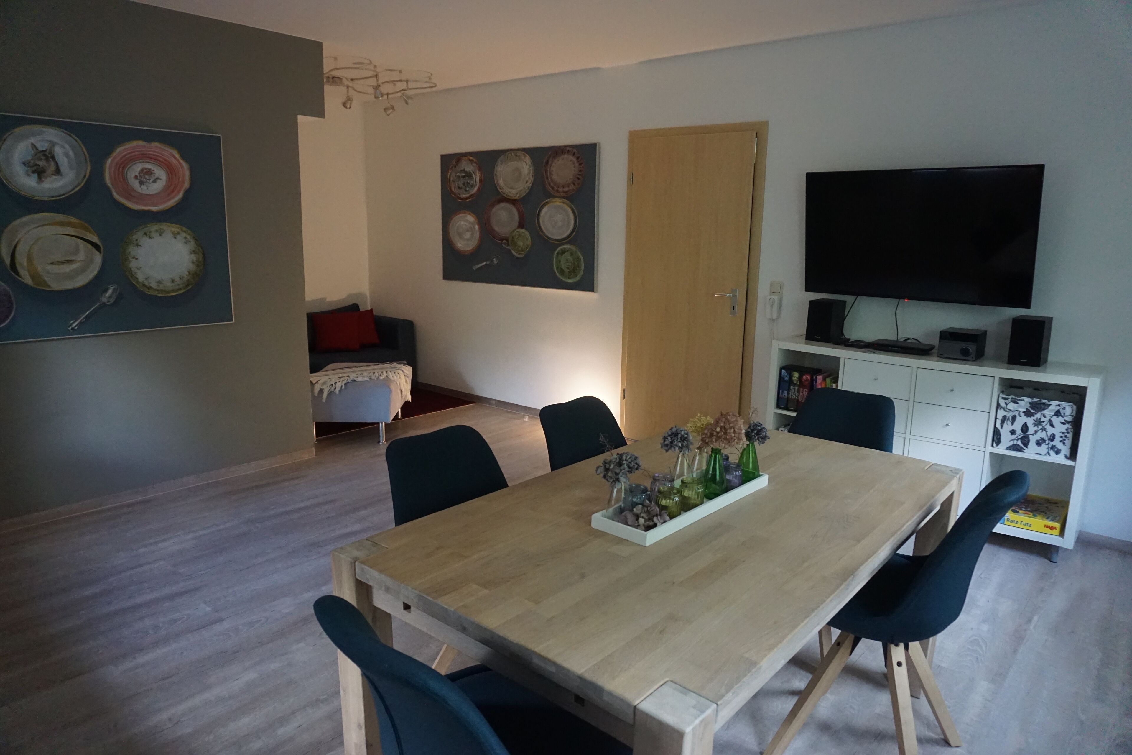 Ideal location near the lake, right next to the Nuremberg Exhibition Center, quiet and idyllic