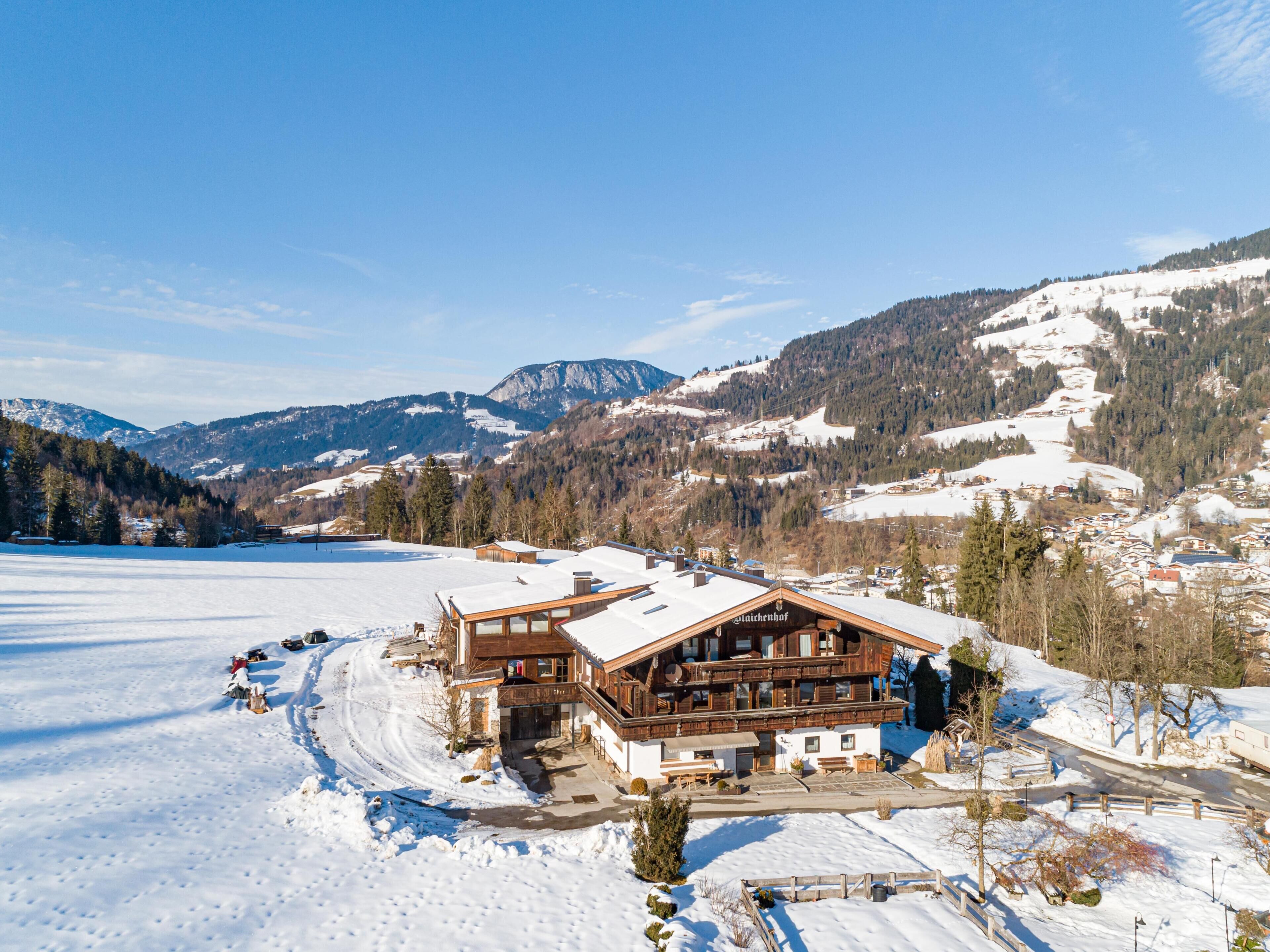 Rustic farm appartement near ski bus
