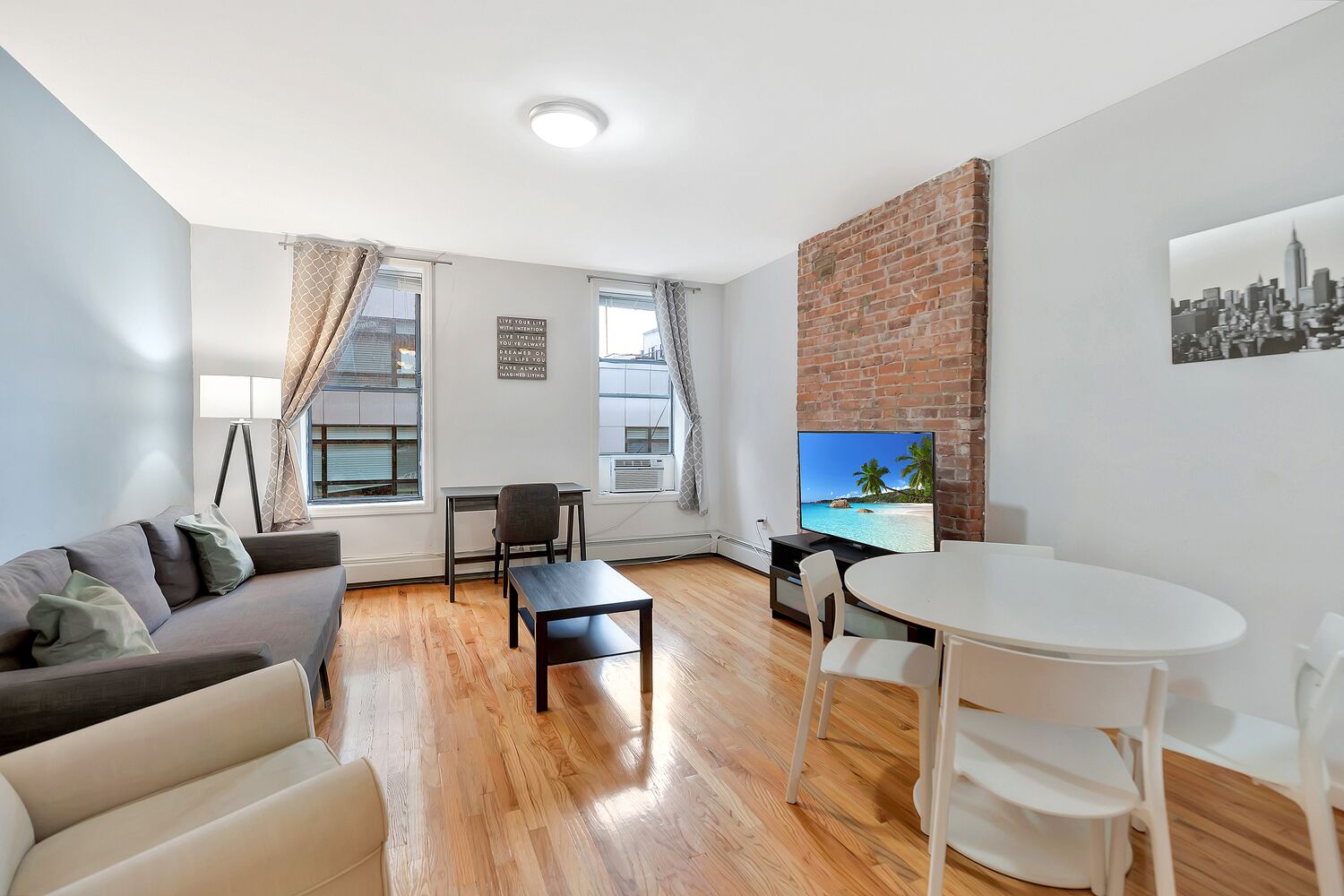Urban 1BR - Close to PATH Train, 15min to NYC