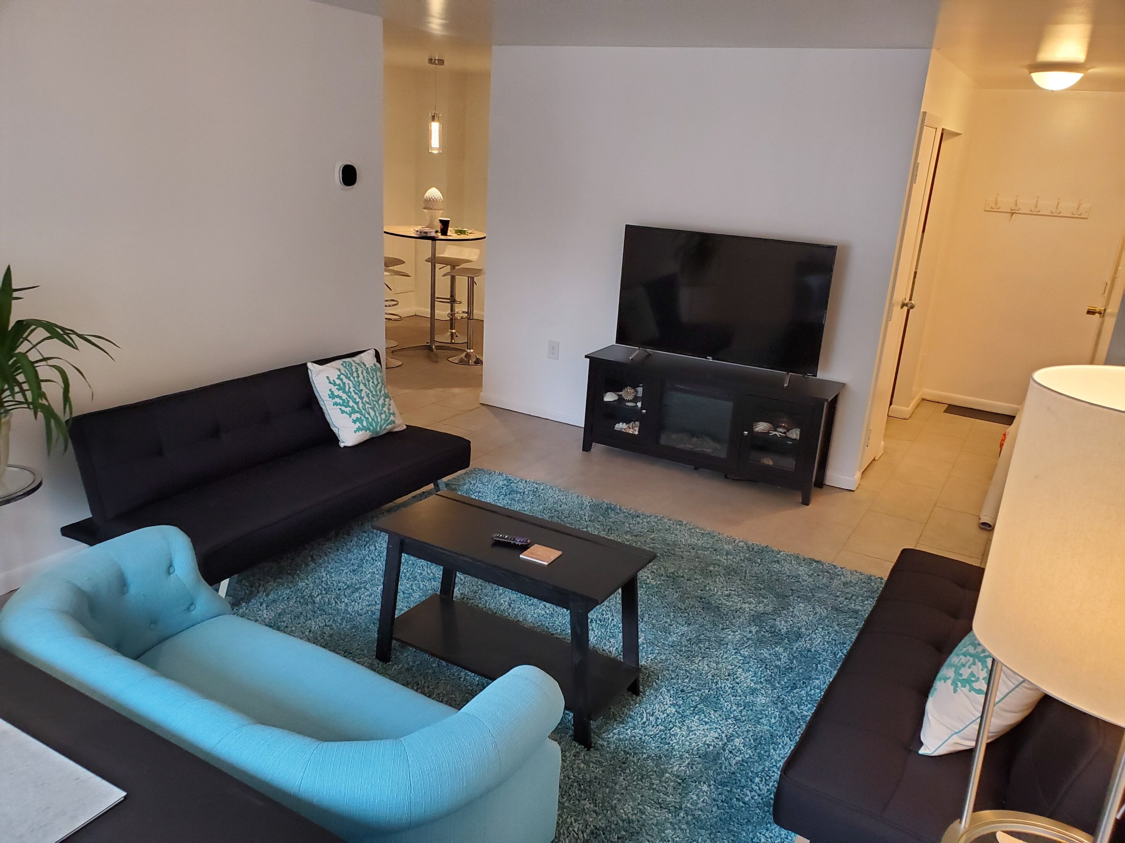 B7 * Modern * Convenient * 1 BR * WiFi  * Smart TV * Kitchen * Free Parking*