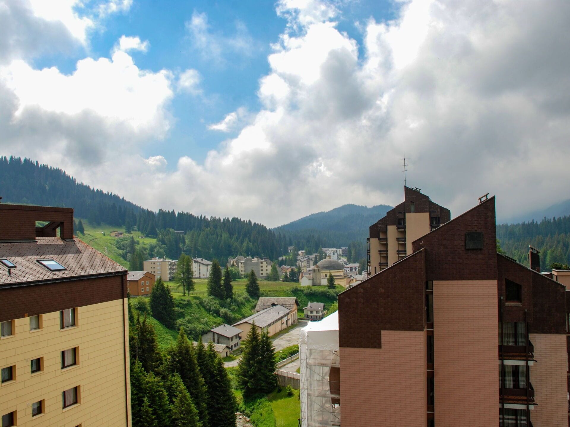 Nice apartment for 4 guests with WIFI, pool, TV, balcony, pets allowed, panoramic view and parking