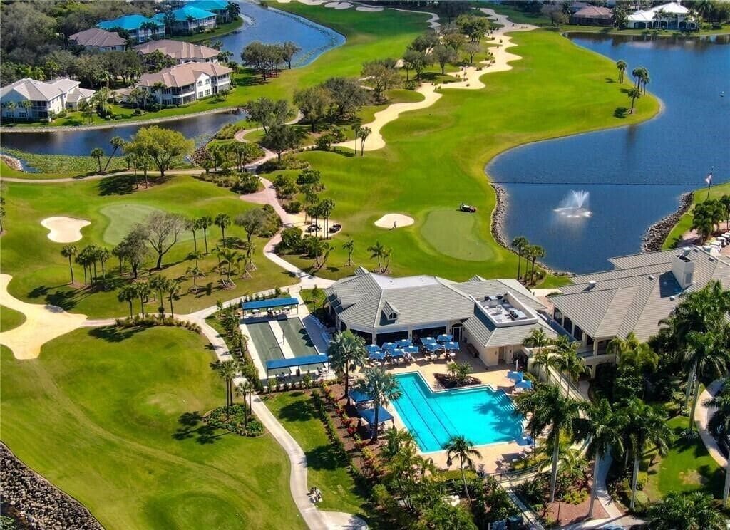 Stoneybrook - Second Floor Condo overlooking the Green