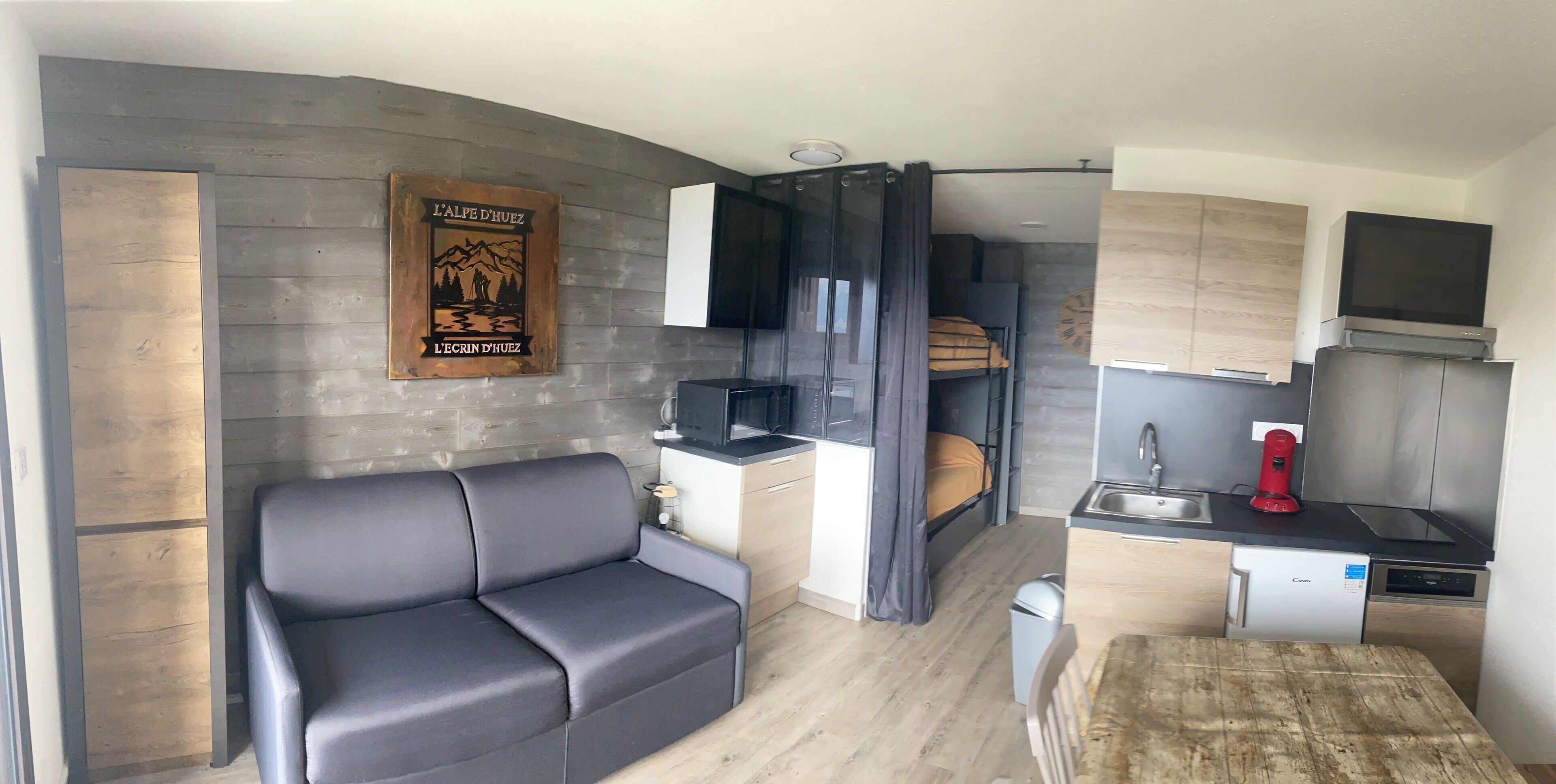 Charming renovated one-bedroom apartment for 1/6 people, near the track