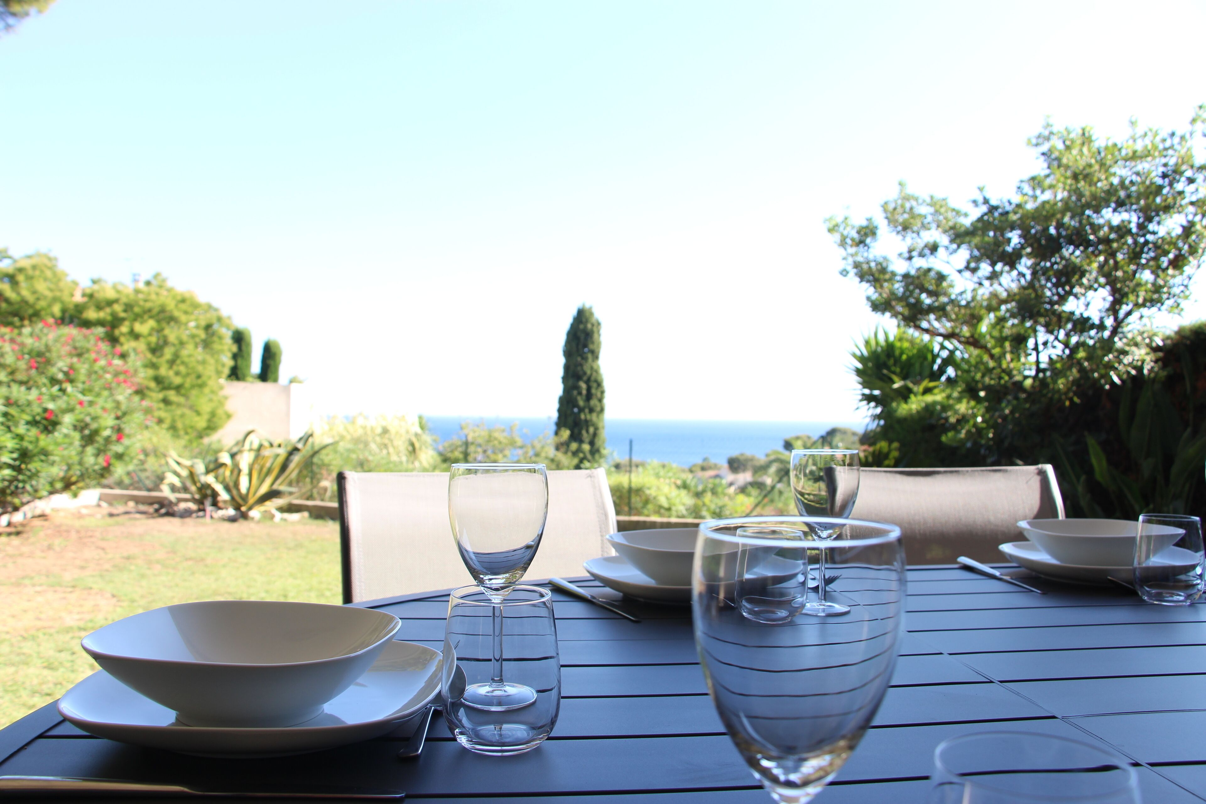 Very nice apartment with garden and sea view for 6 people ****