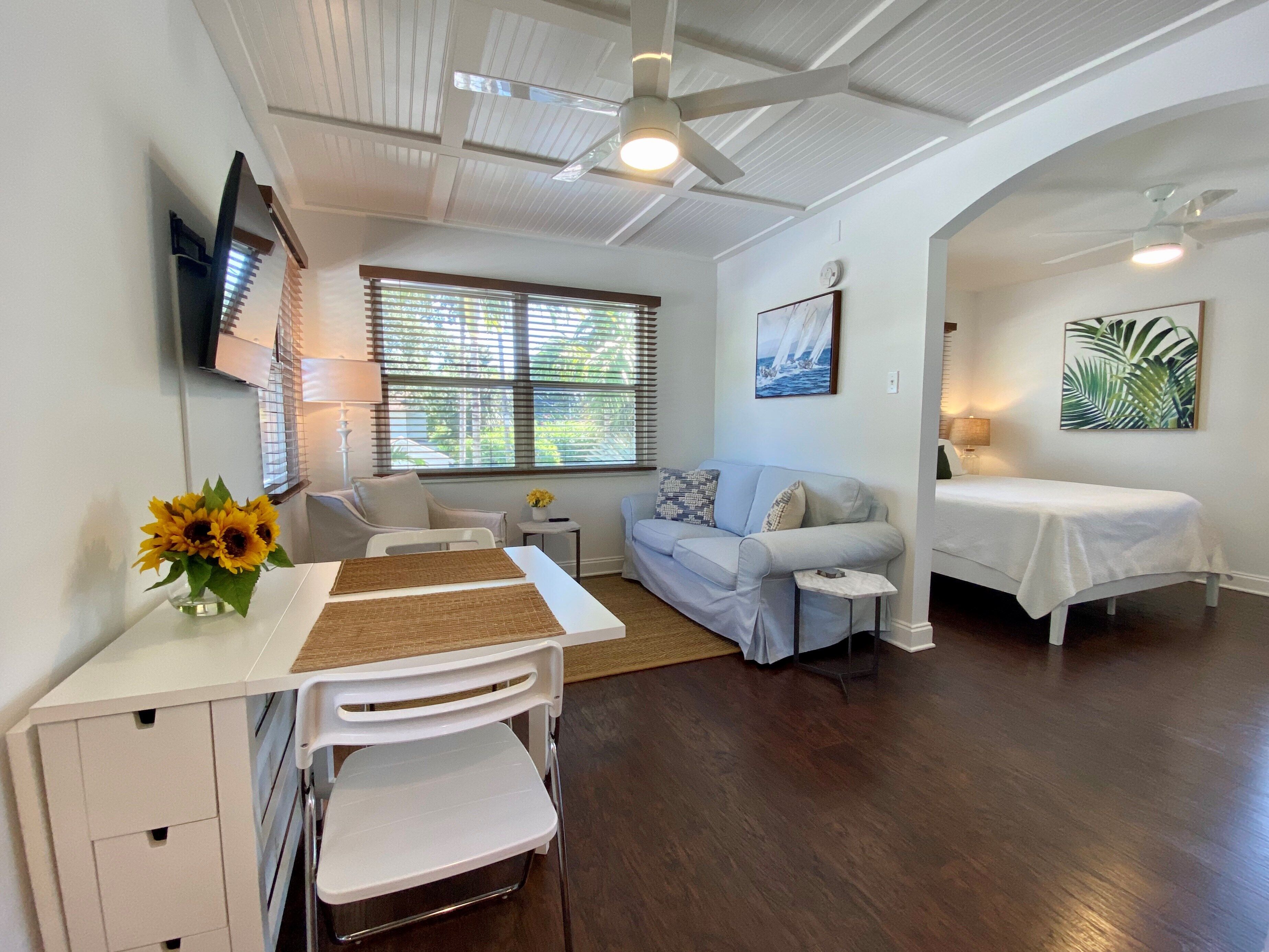 1/1 steps from downtown w/bikes. clean & comfortable