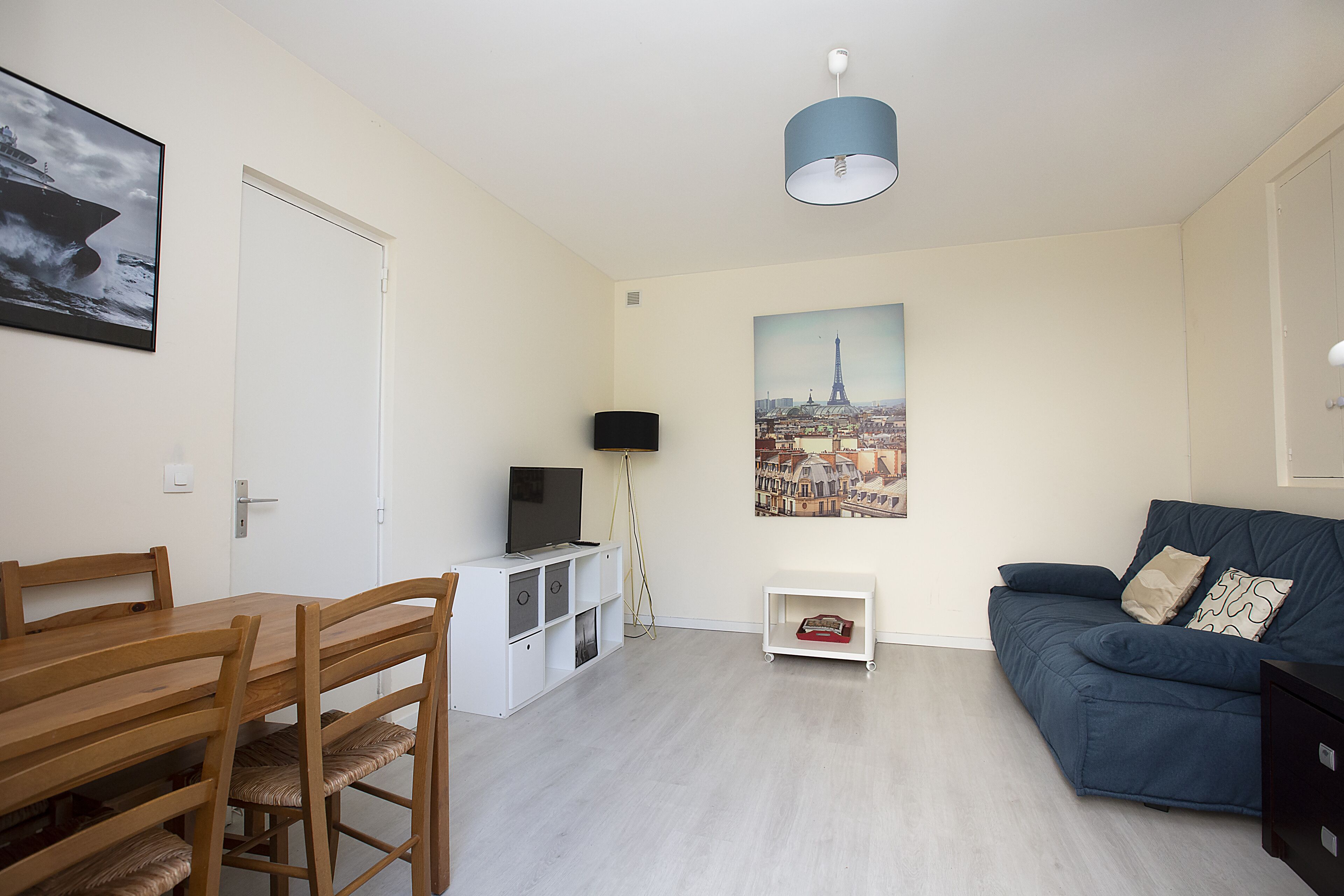 T2 35 m² independent on private driveway at the gates of Paris (1 to 4 people)